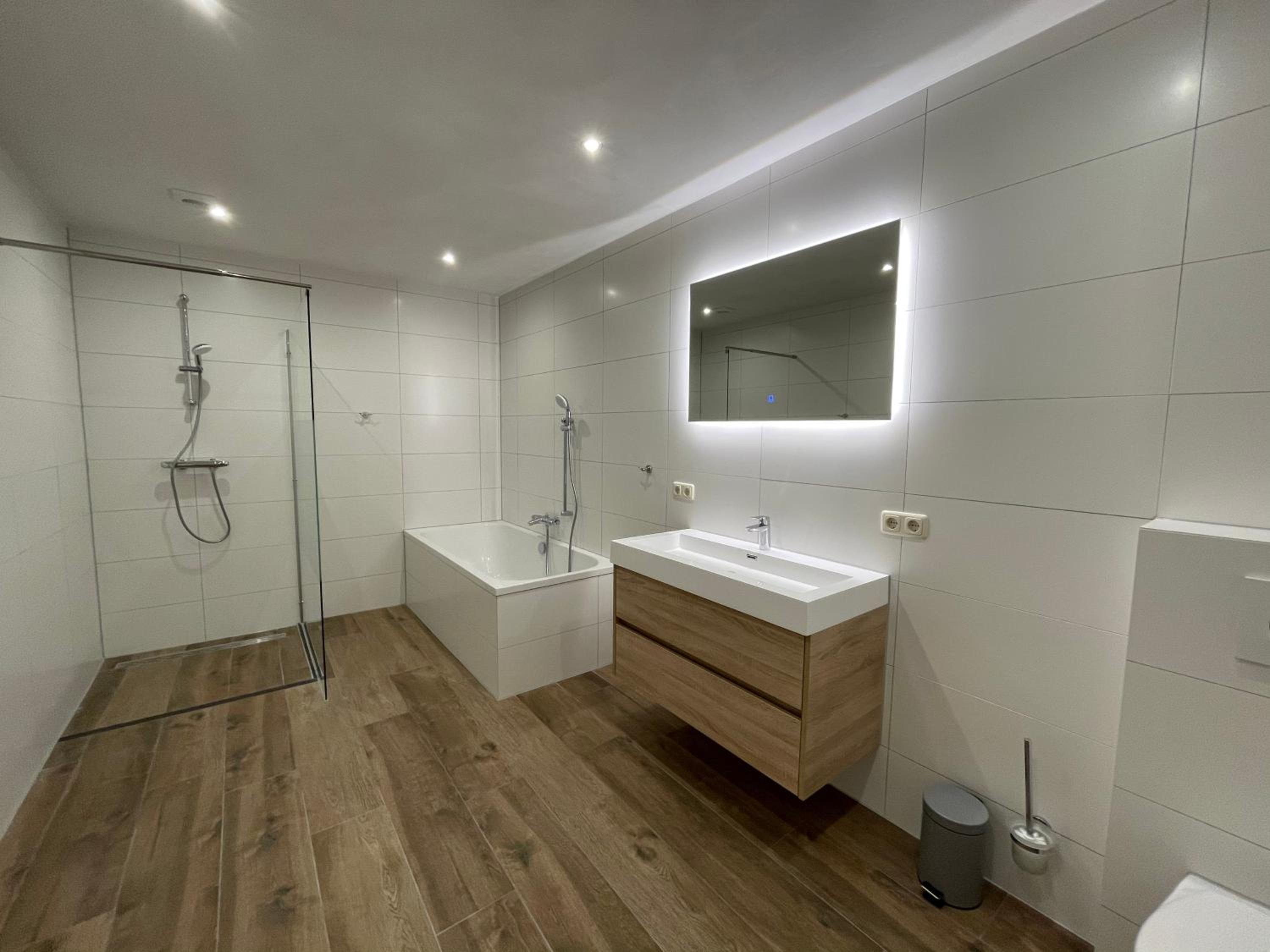 Family Room with Bathroom photo 3