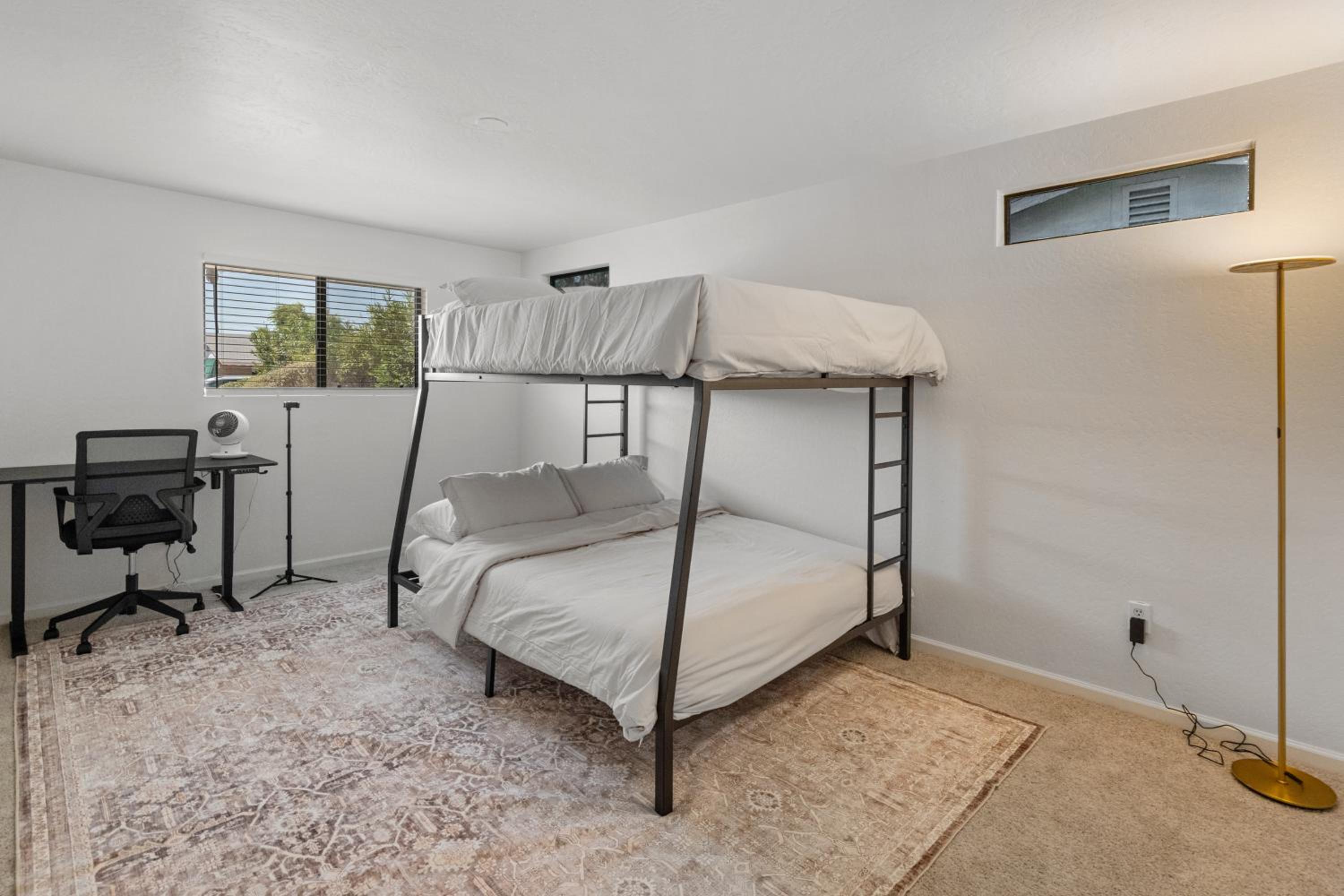 Four-Bedroom House photo 1