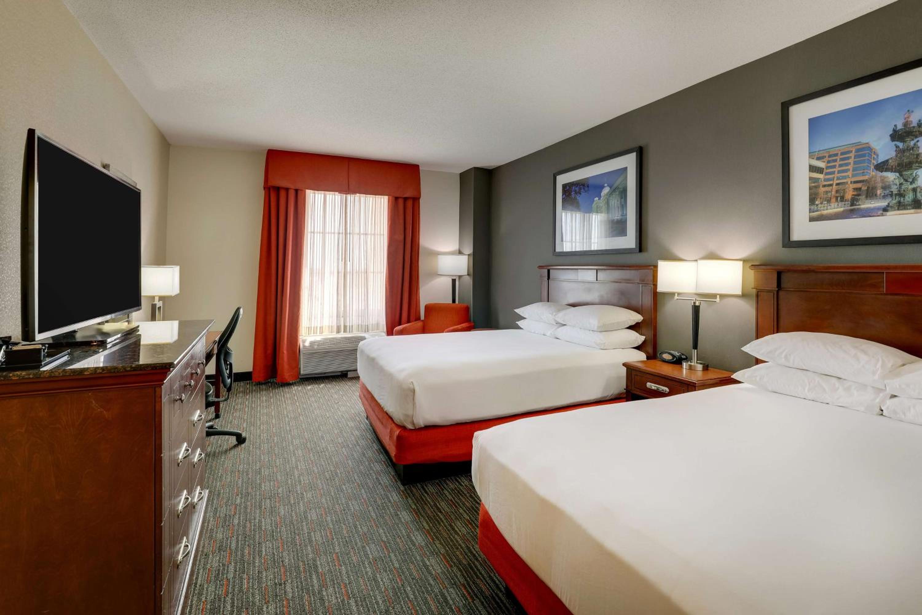 Superior Queen Room with Two Queen Beds - Accessible, Tub photo 1