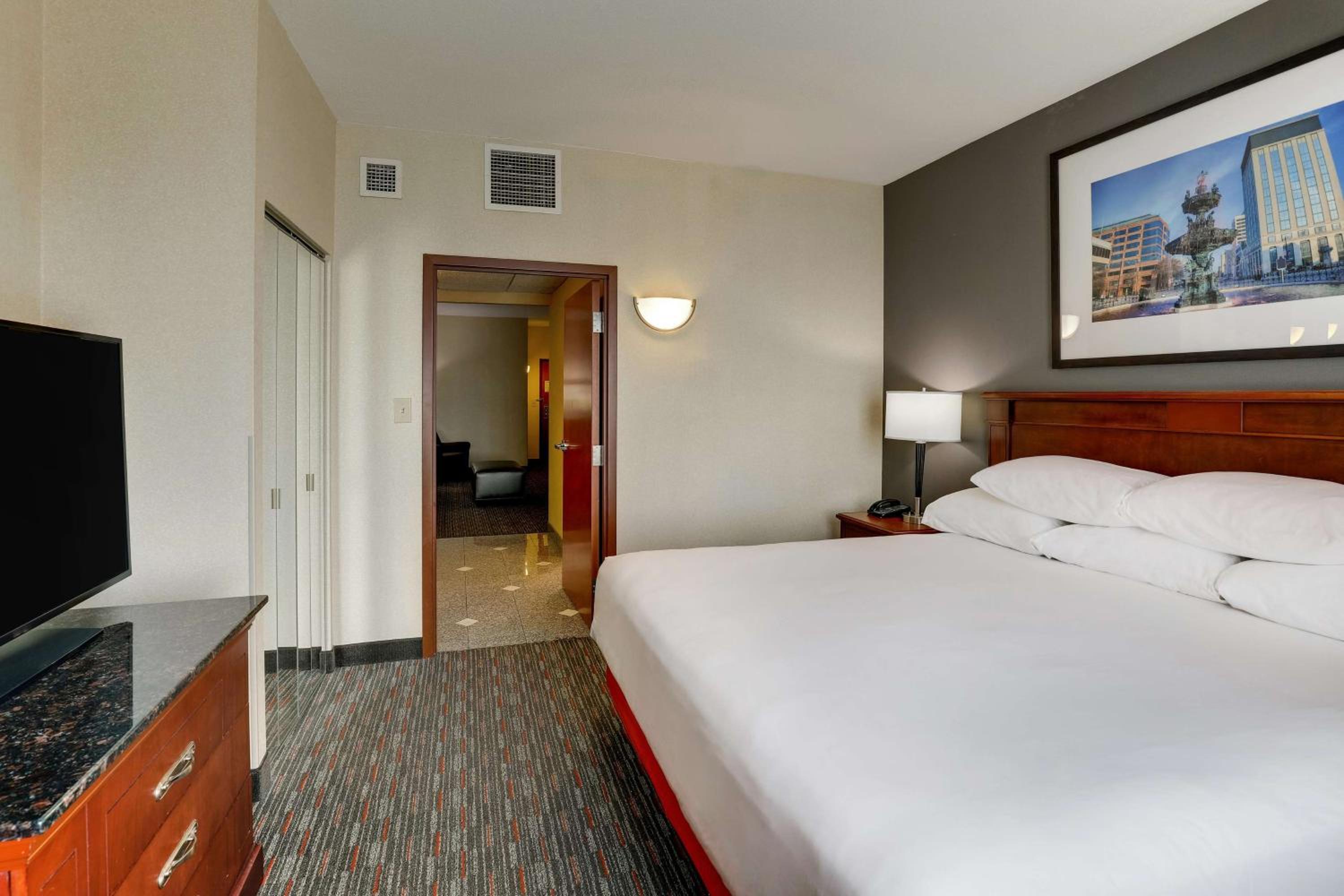King Suite with Sofa Bed - Accessible, Tub - Photo 2