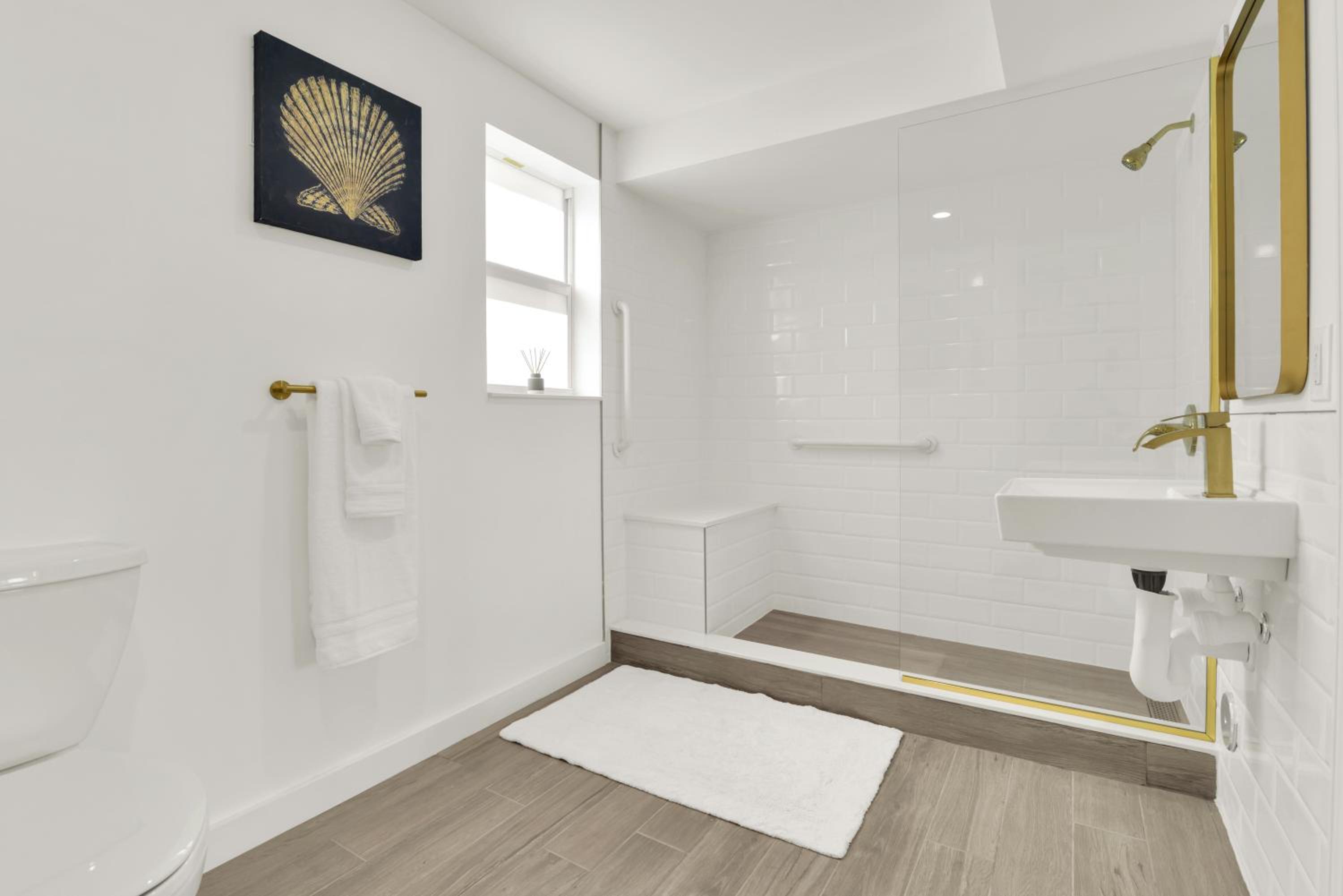 Queen Room - Disability Access photo 2