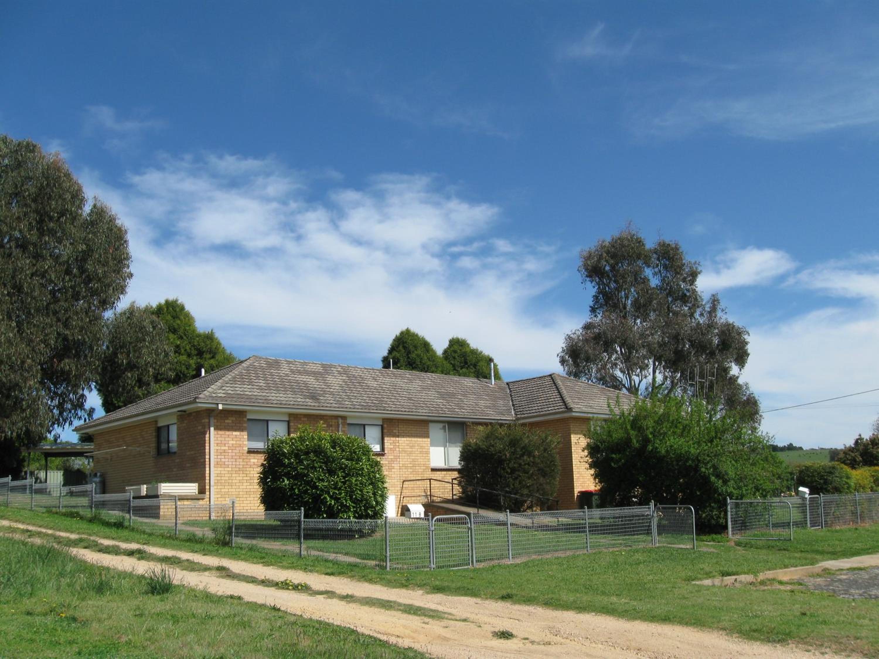 Three-Bedroom House photo 3