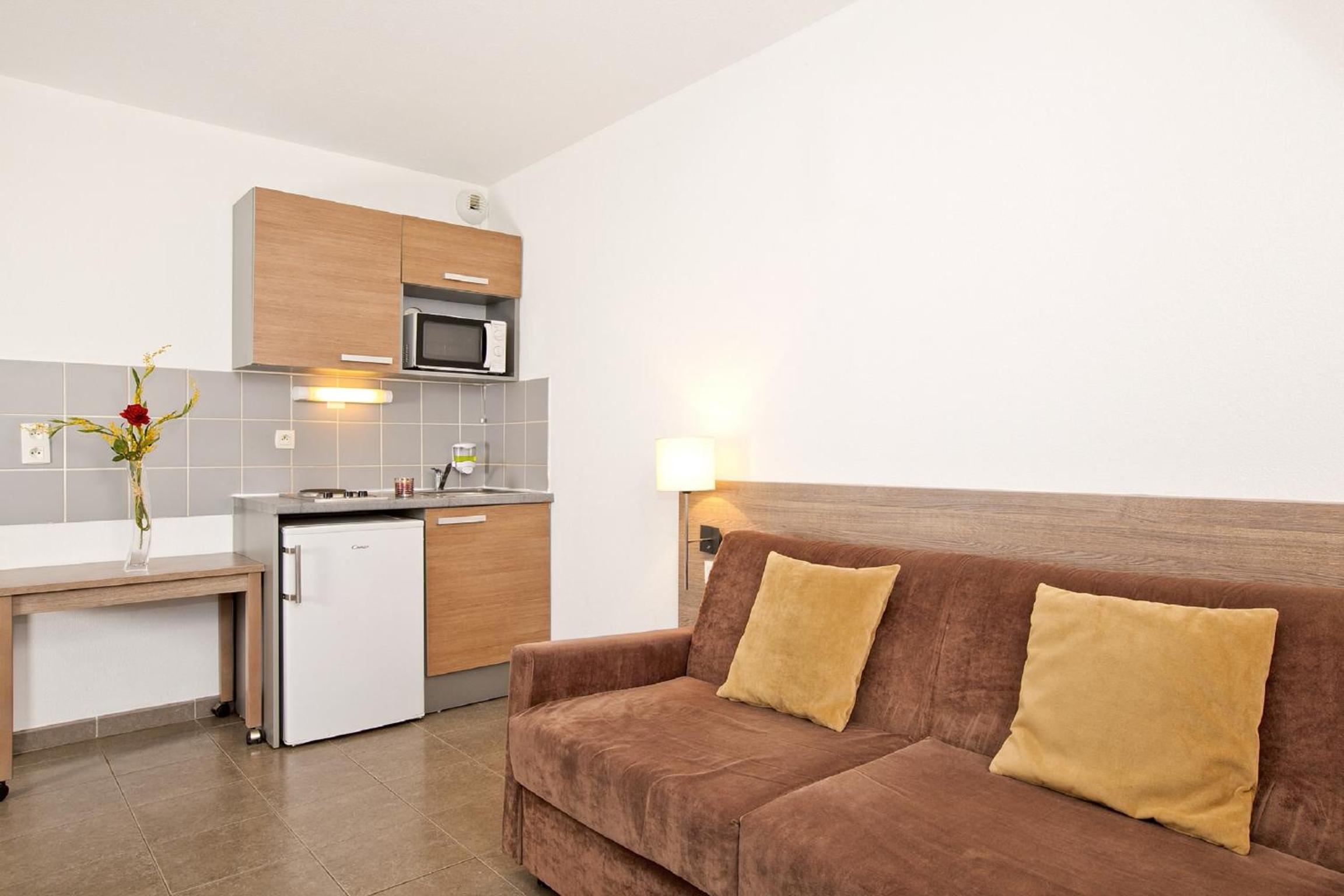 One-Bedroom Apartment photo 2