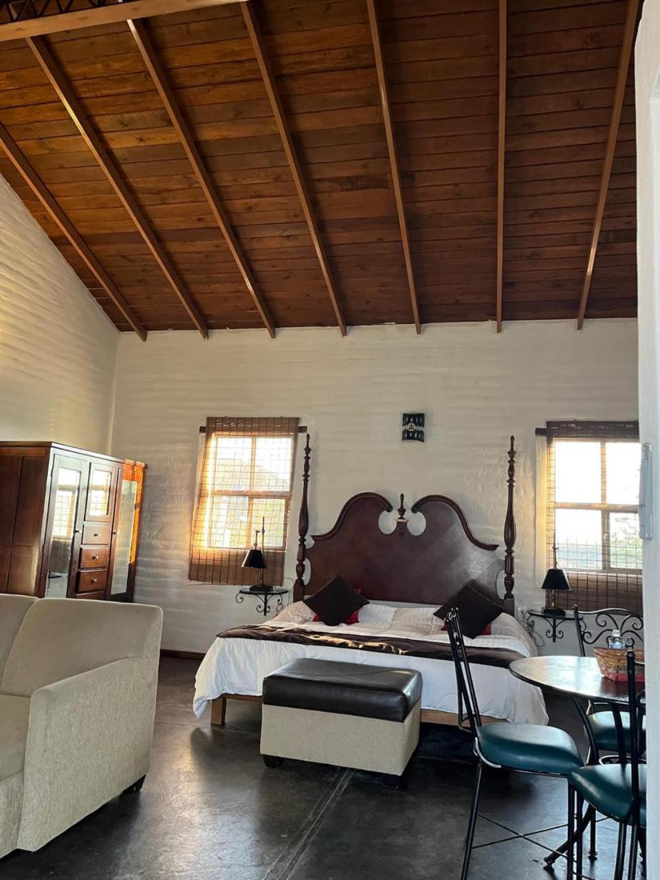 Superior King Suite - Photo 5