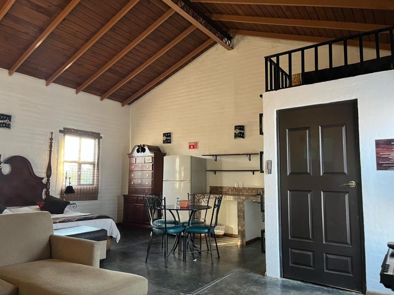 Superior King Suite - Photo 4
