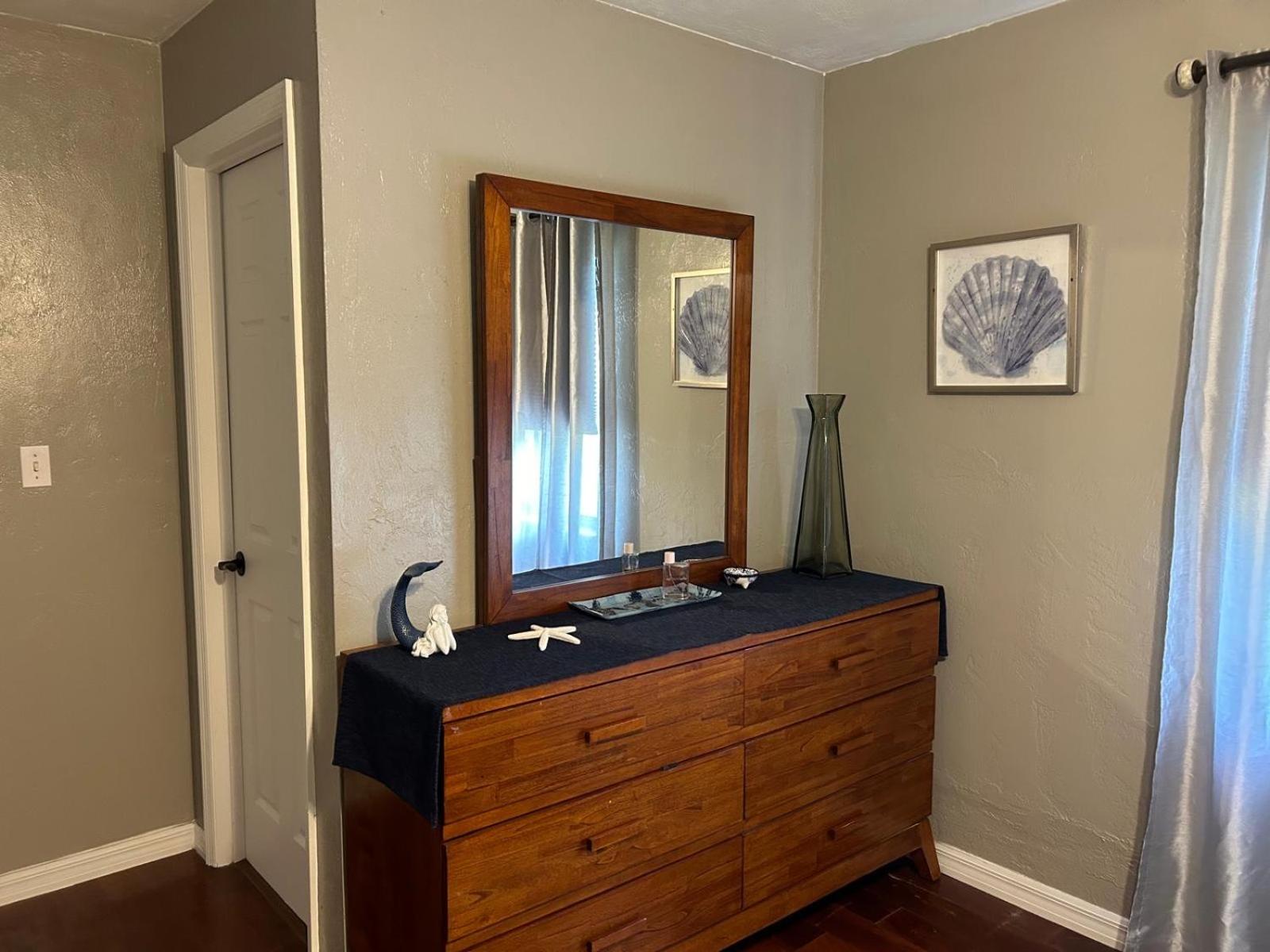 Three-Bedroom House photo 3