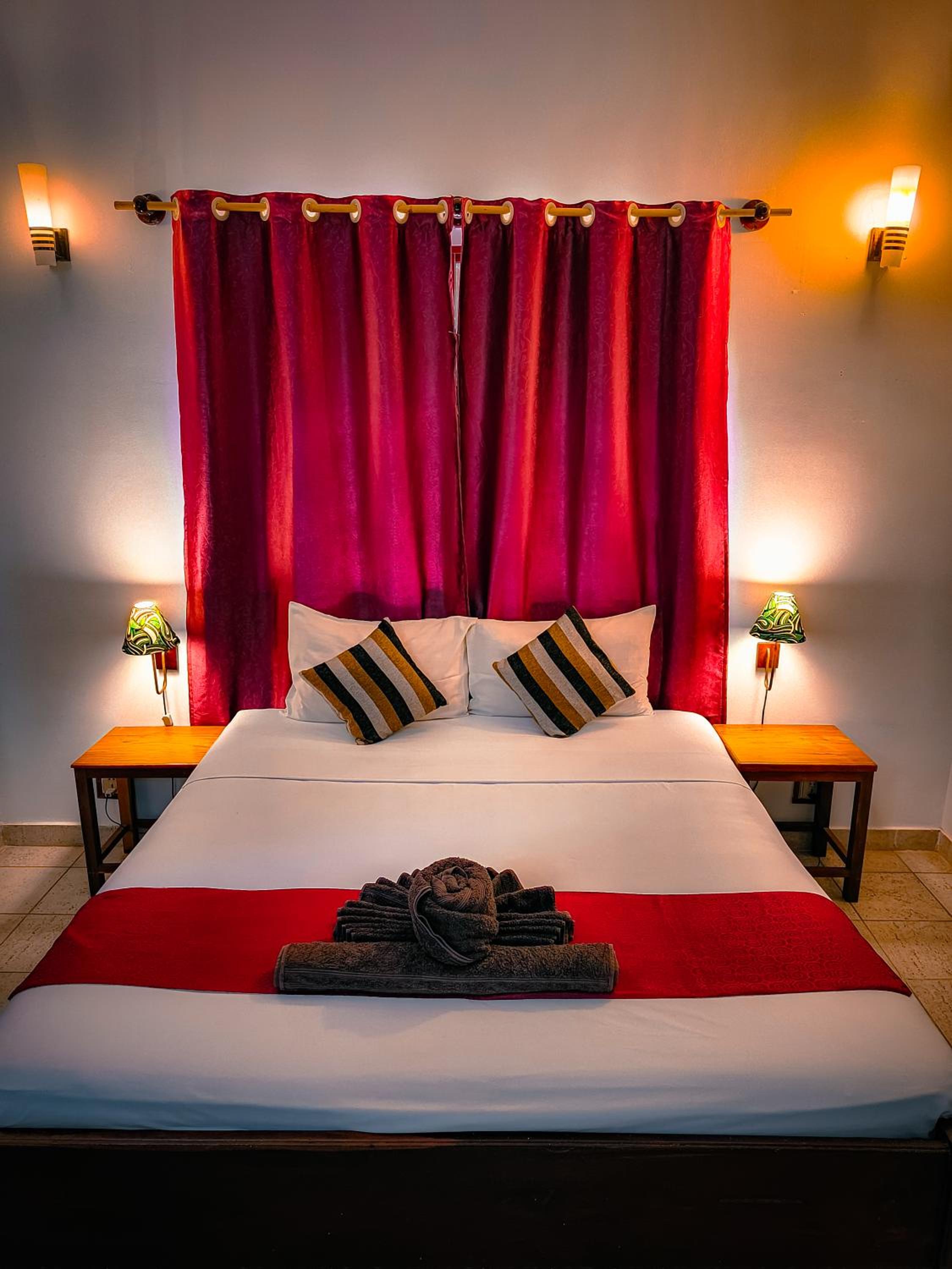 Standard Double or Twin Room - Photo 7