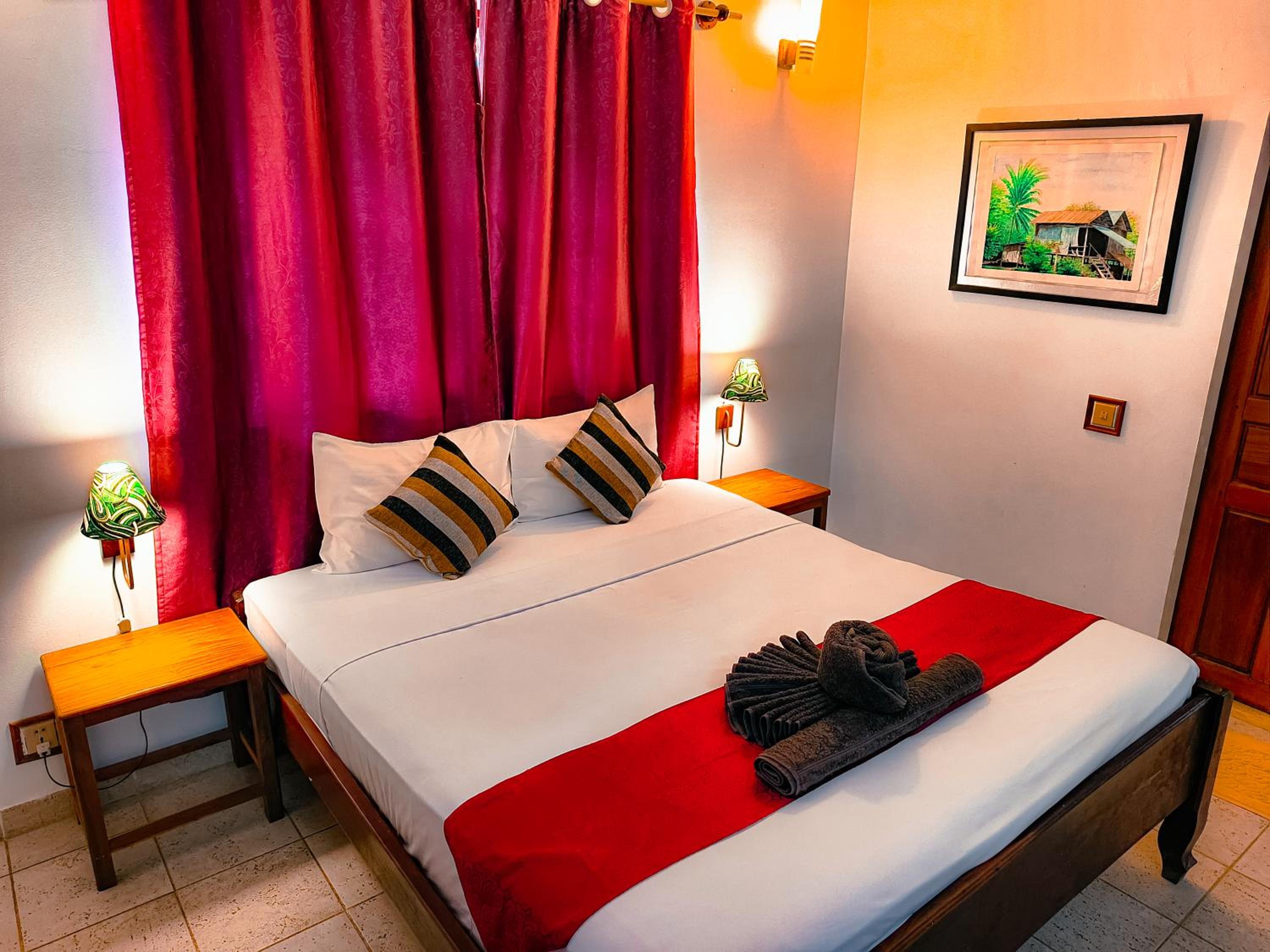 Standard Double or Twin Room - Photo 9