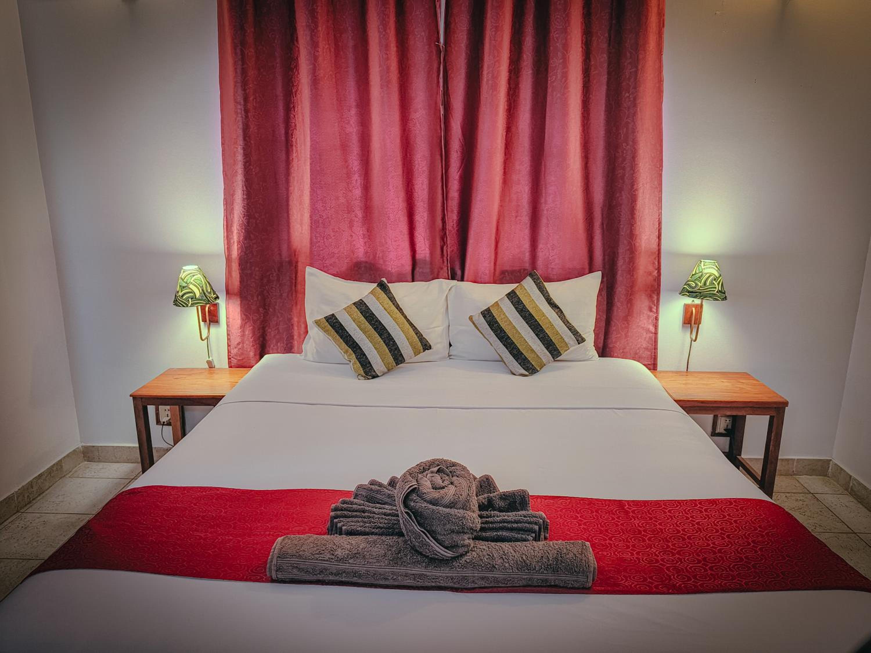 Standard Double or Twin Room - Photo 10