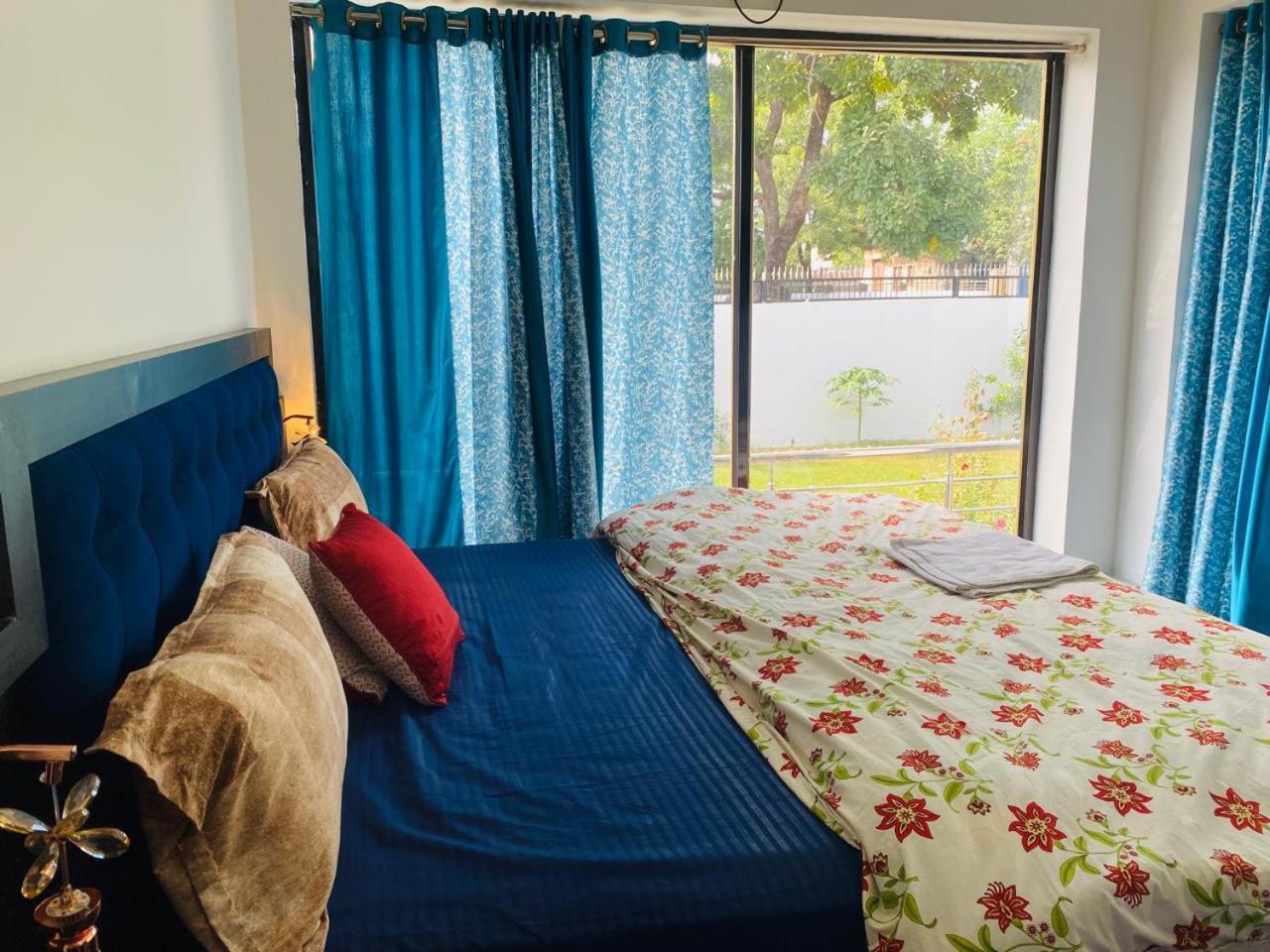 Queen Room with Balcony photo 1