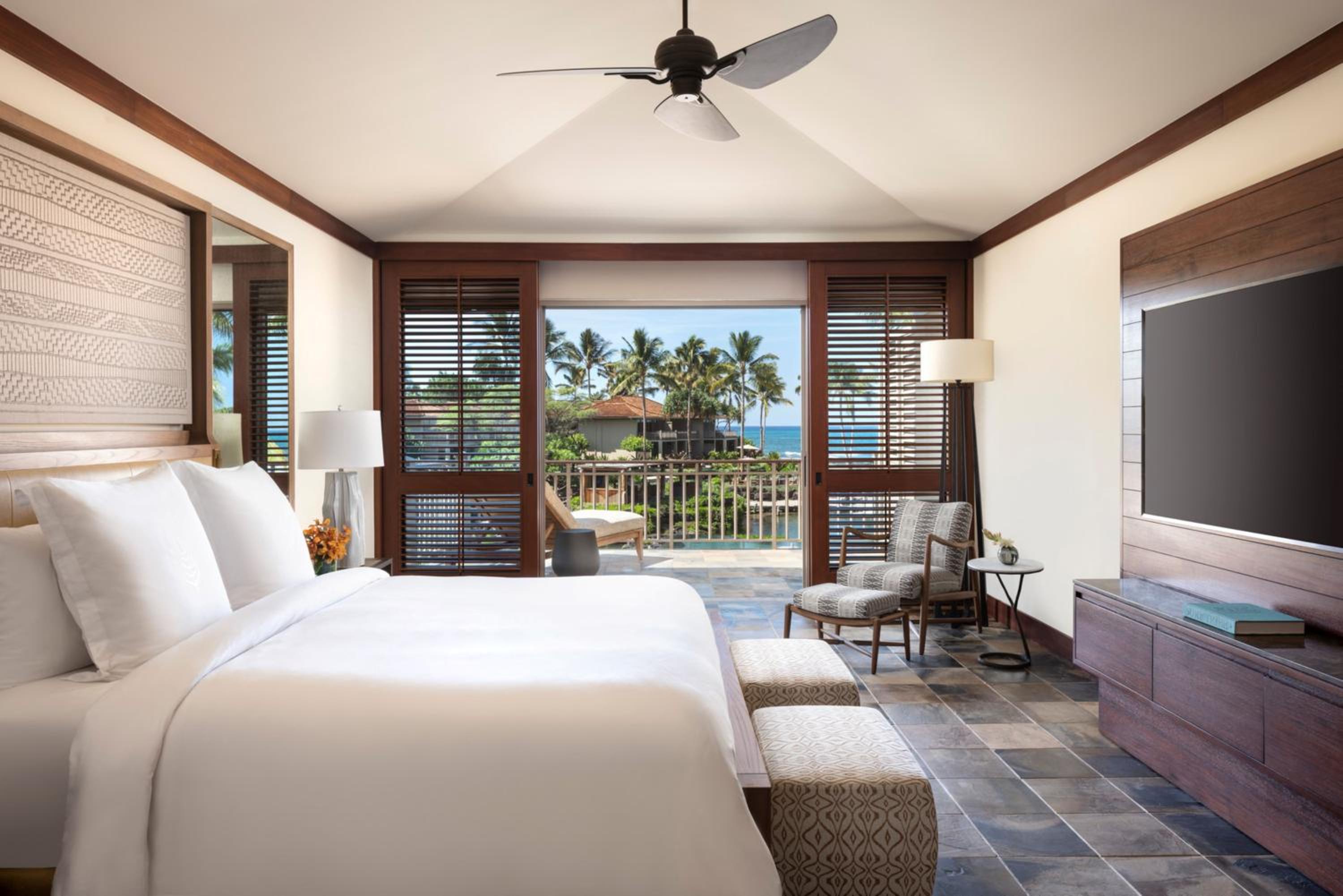 Deluxe King Room with Ocean View - Photo 6
