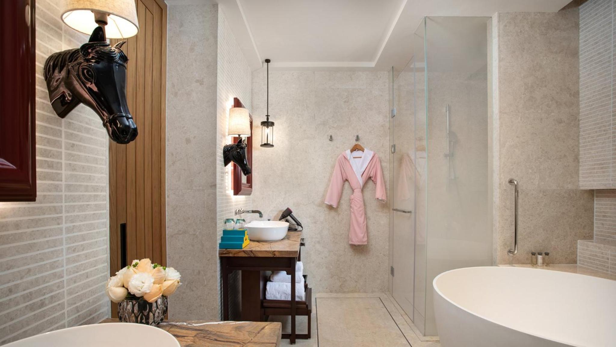 King Suite - Photo 2