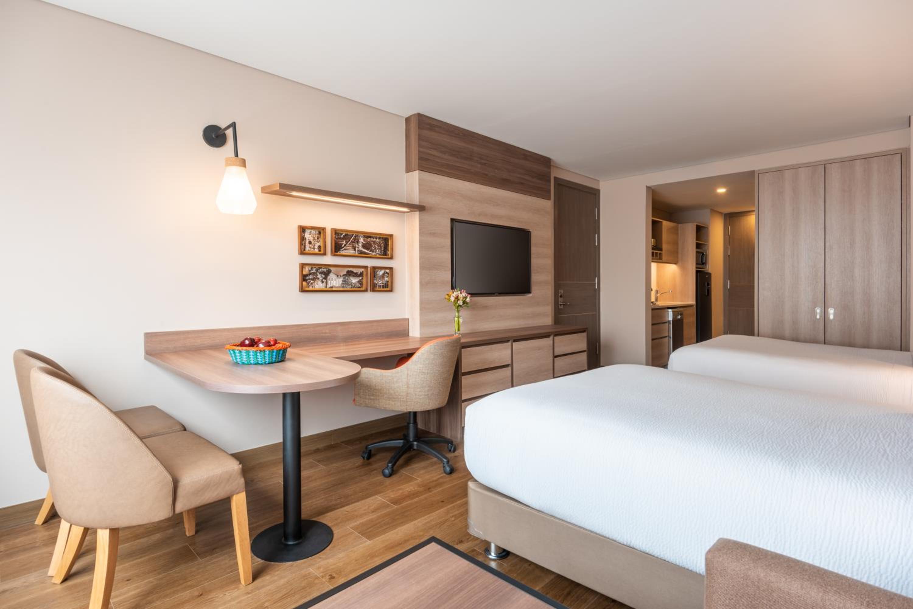 Studio suite with 2 Queen, Sofa bed, City view - Photo 4