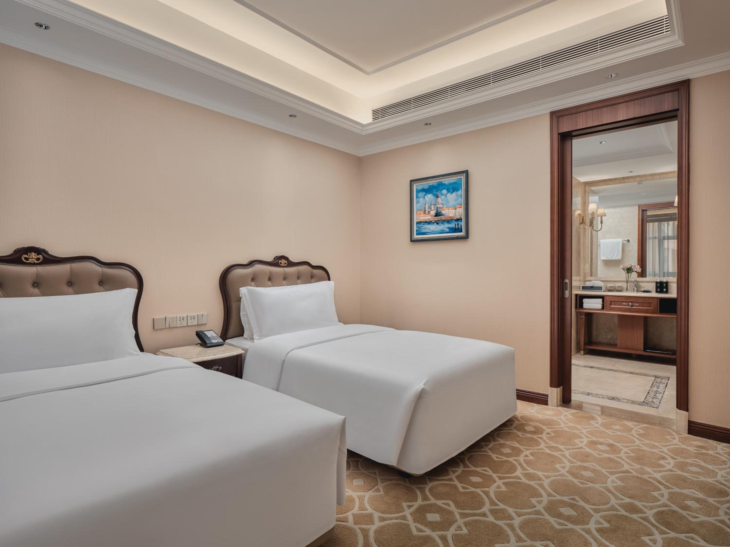 One-Bedroom Twin Suite with Theme Park View