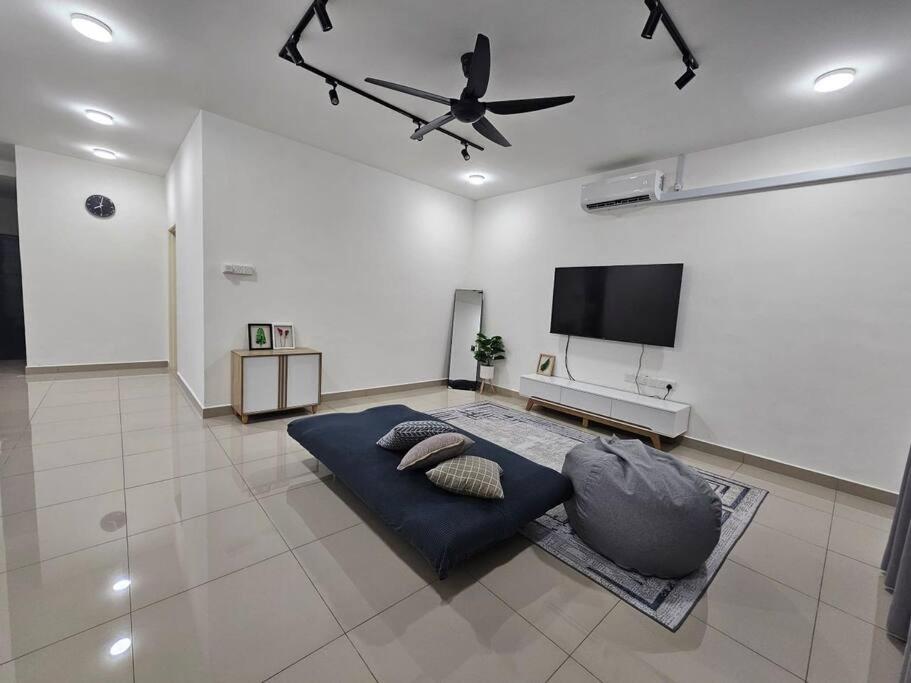 Three-Bedroom House photo 1
