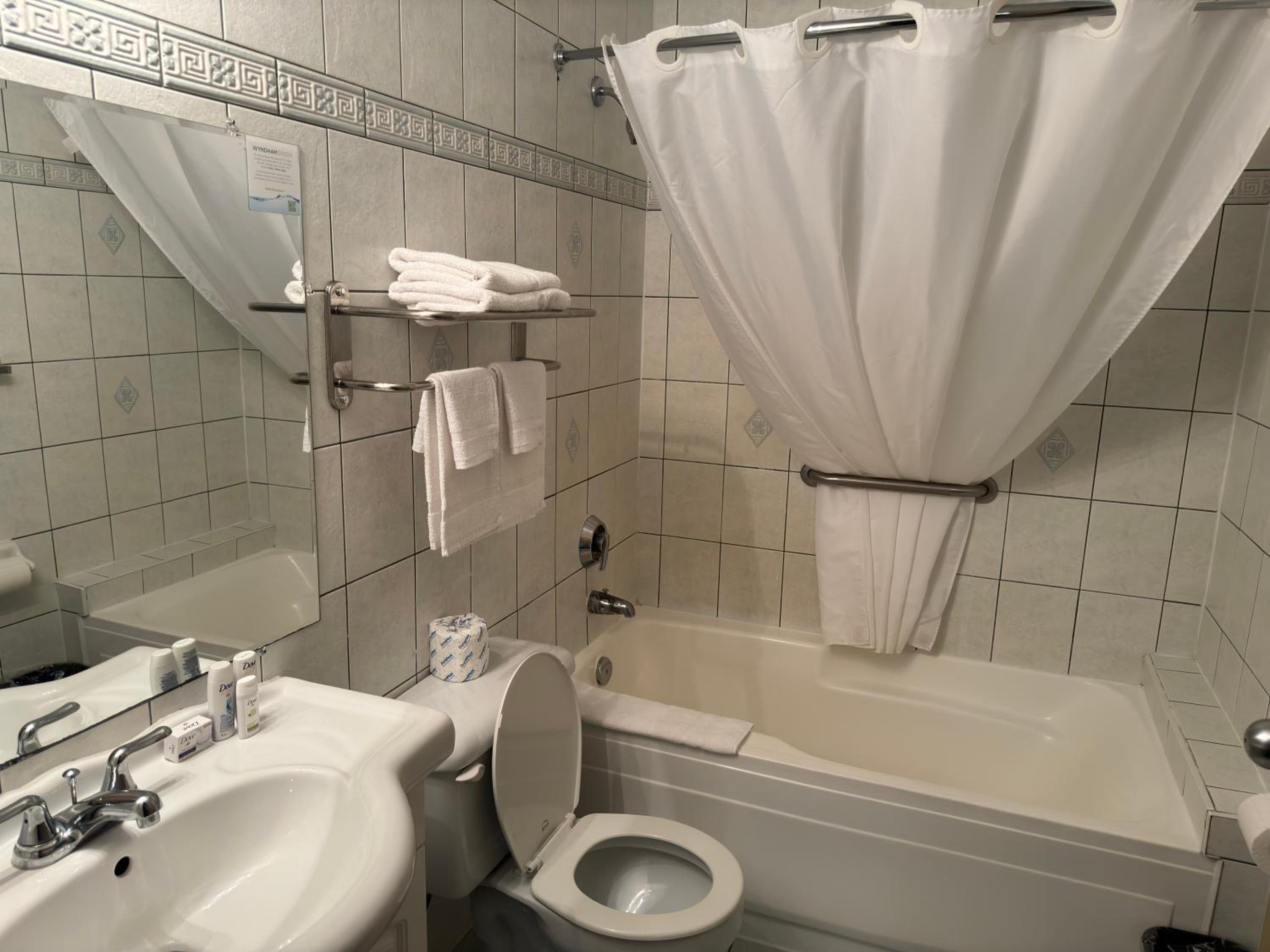 King Suite - Non-Smoking - Photo 2