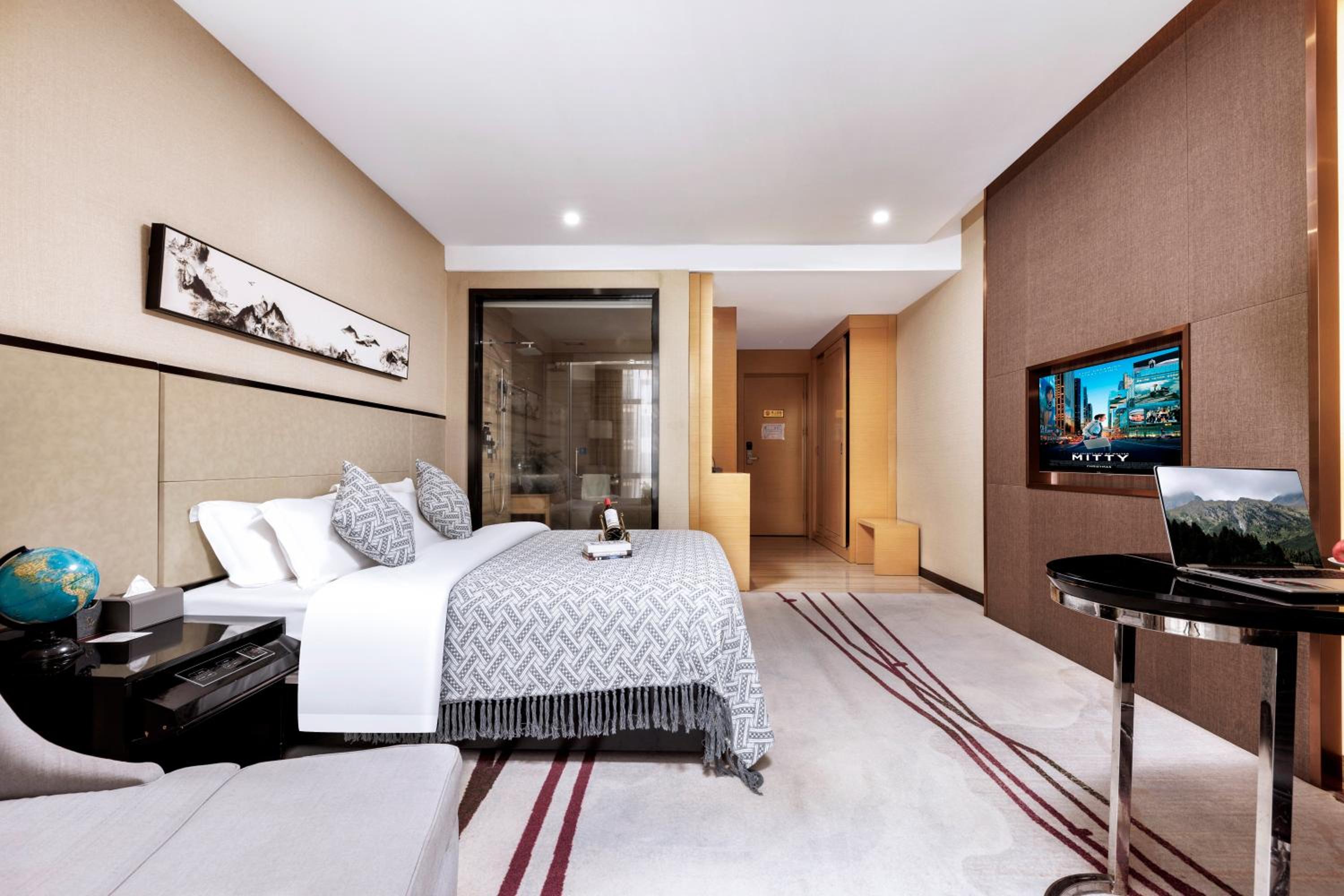 Standard Queen Room