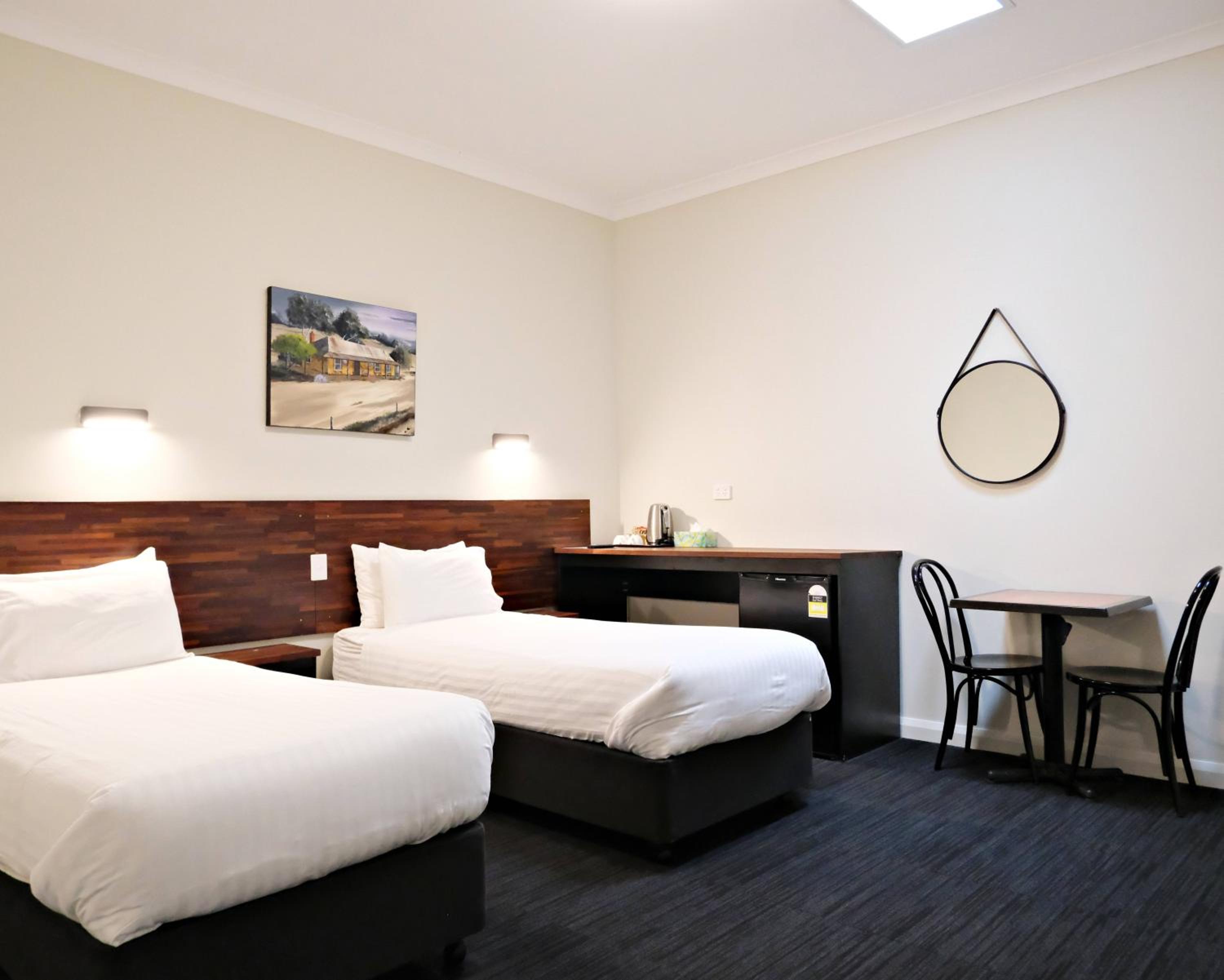 Deluxe Twin Room without Window photo 1