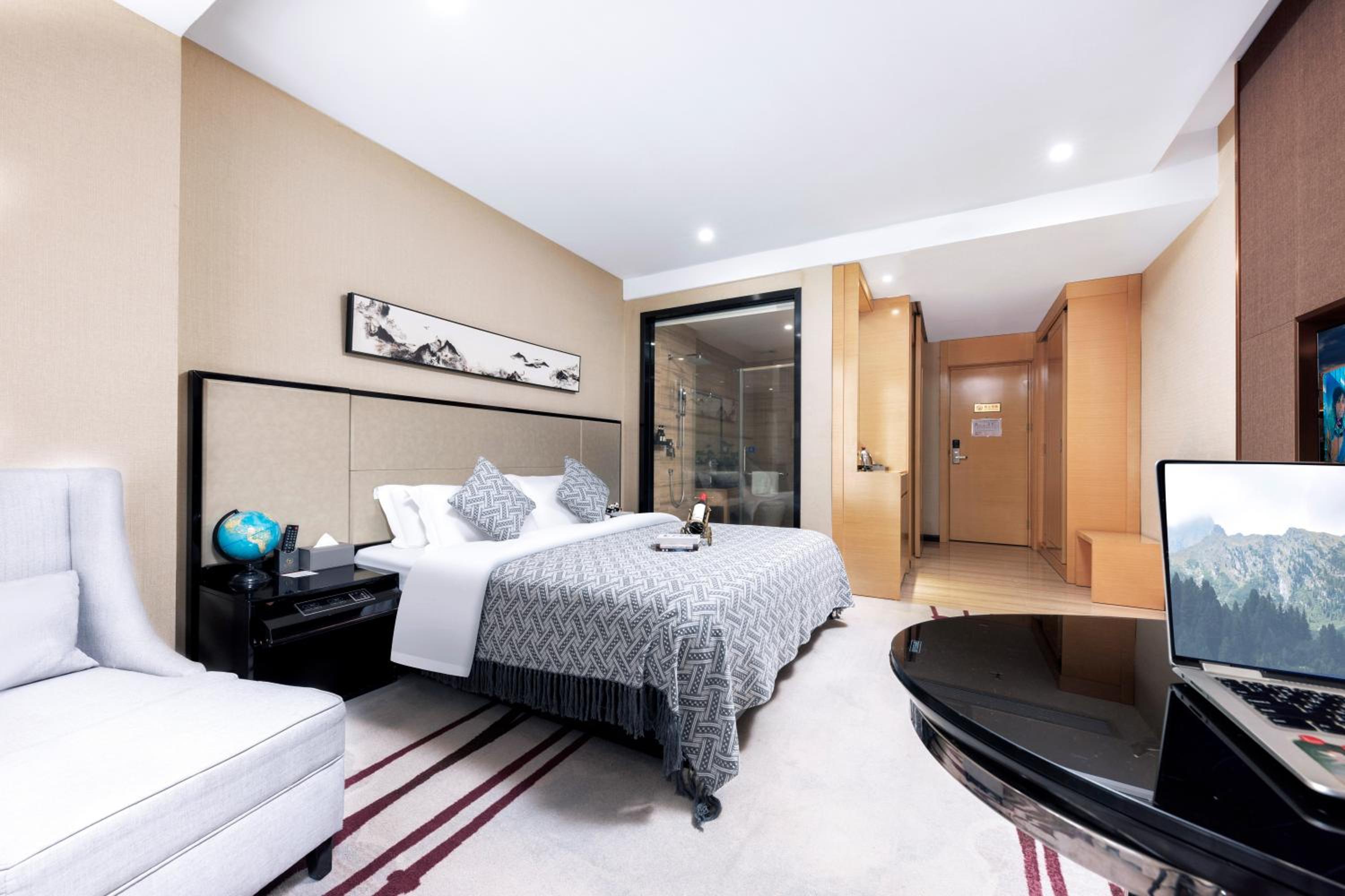 Standard Queen Room photo 3