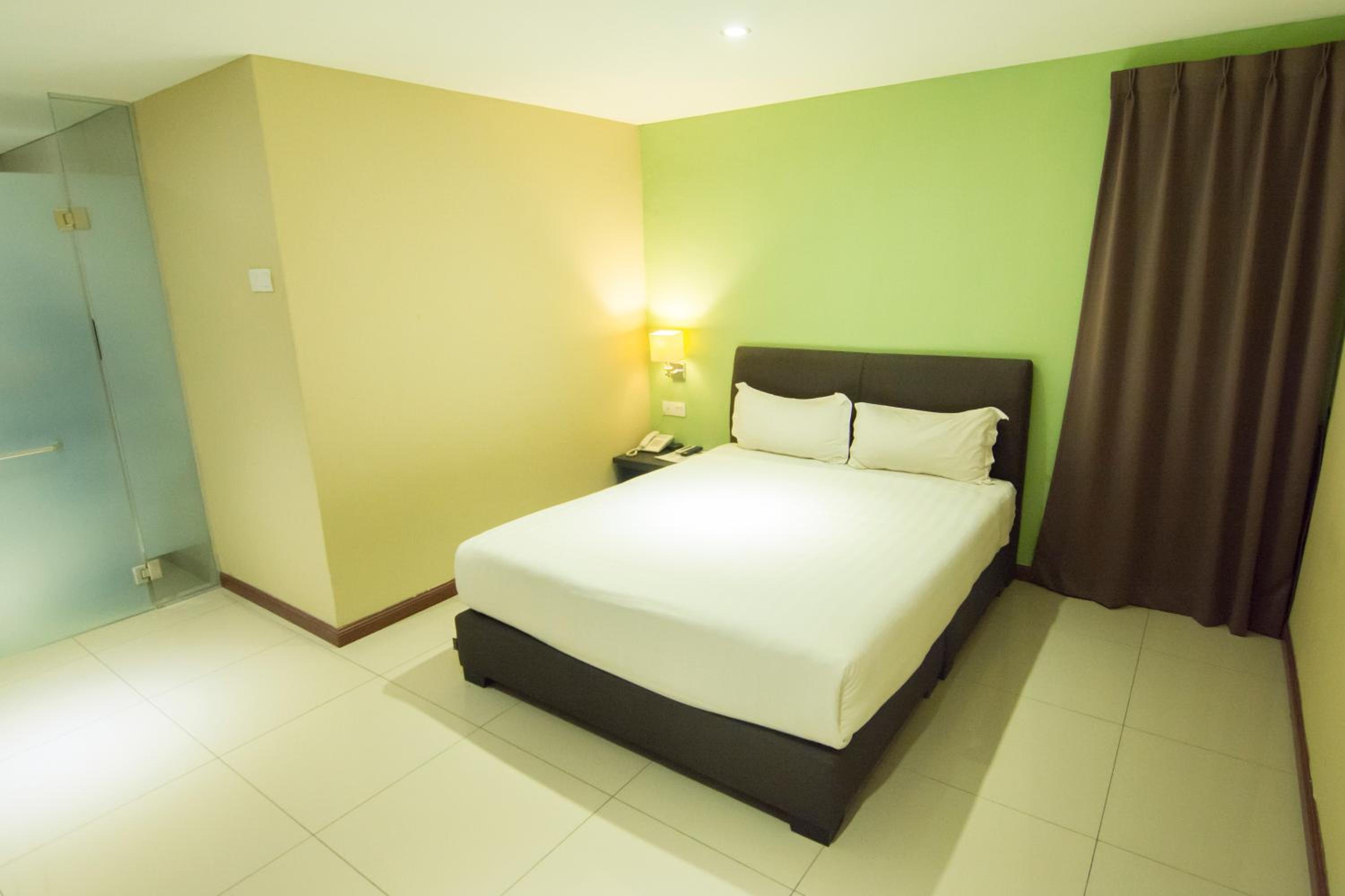 Standard Queen Room