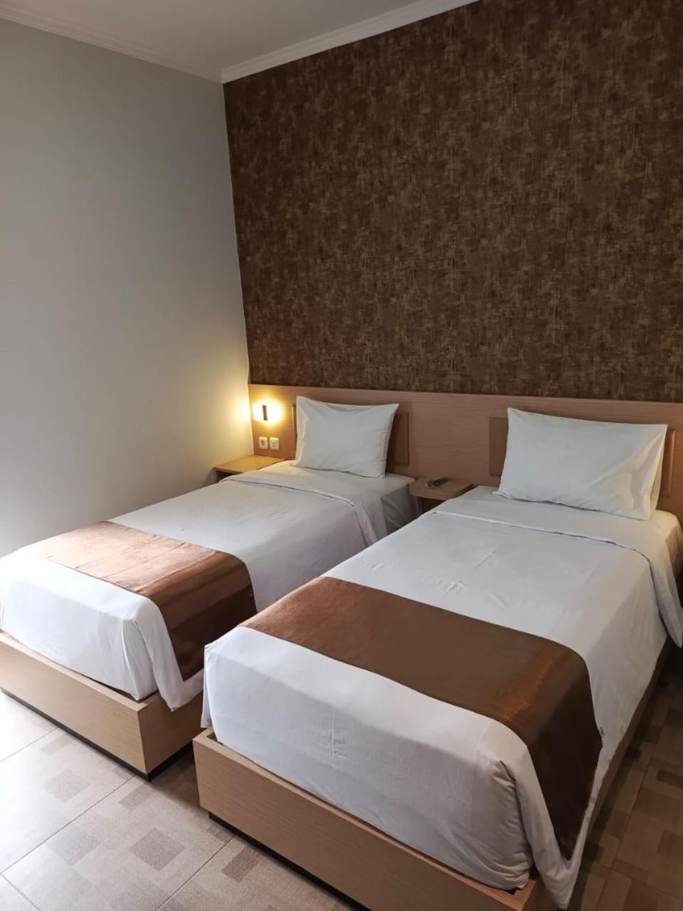 Double or Twin Room - Photo 4