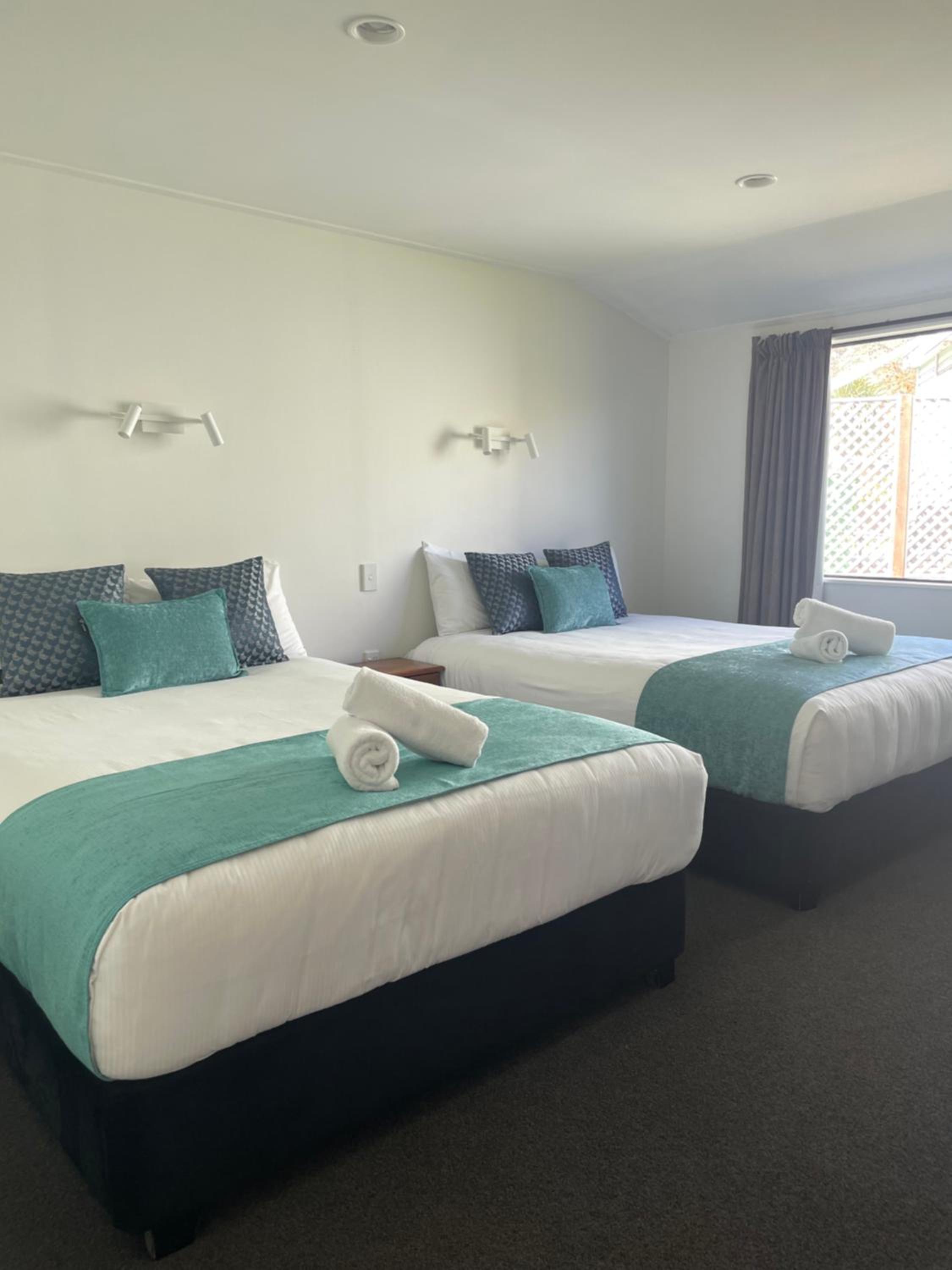 Family One-Bedroom Suite (6 Adults)