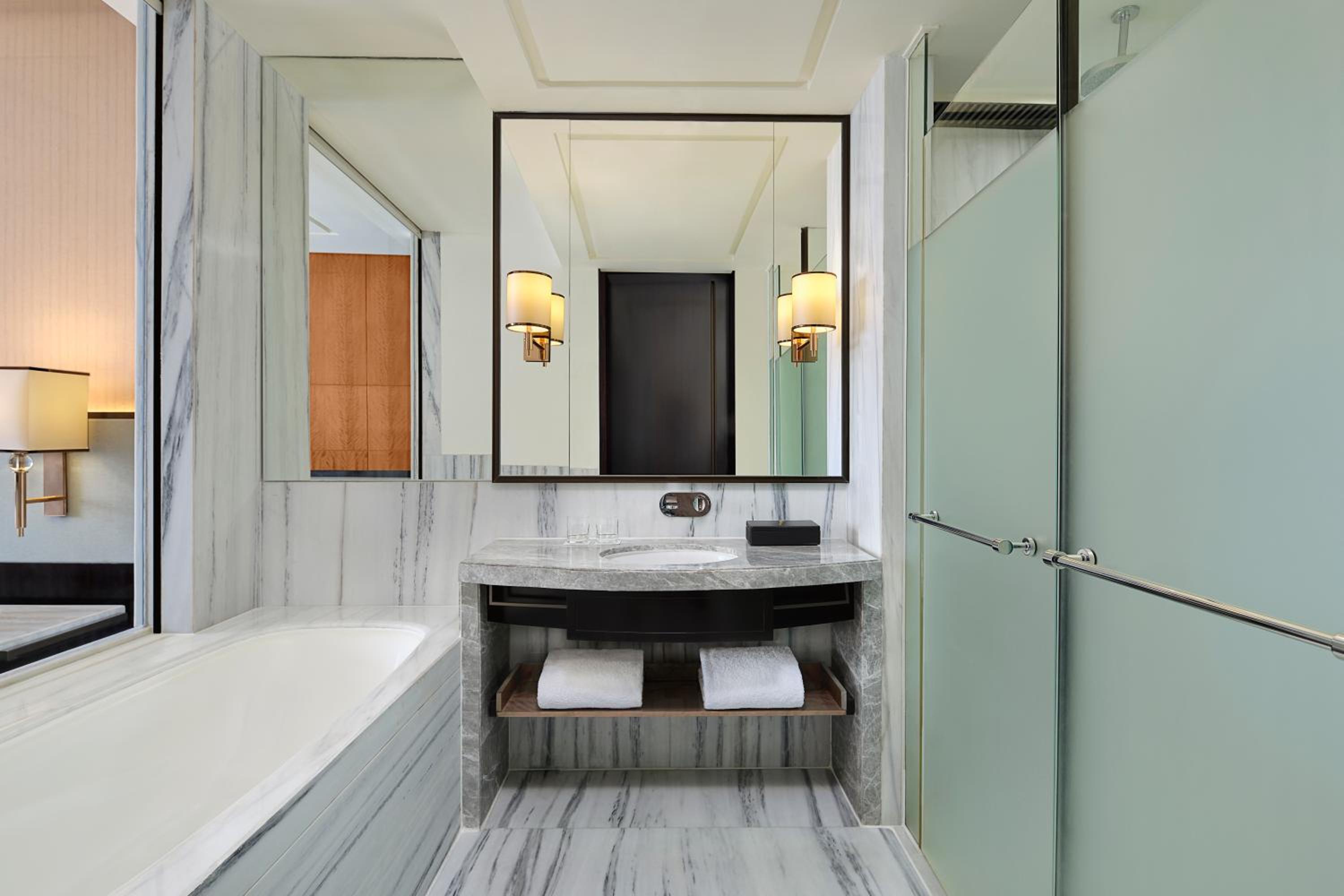 Grand Deluxe Guest Room, 1 King Bed