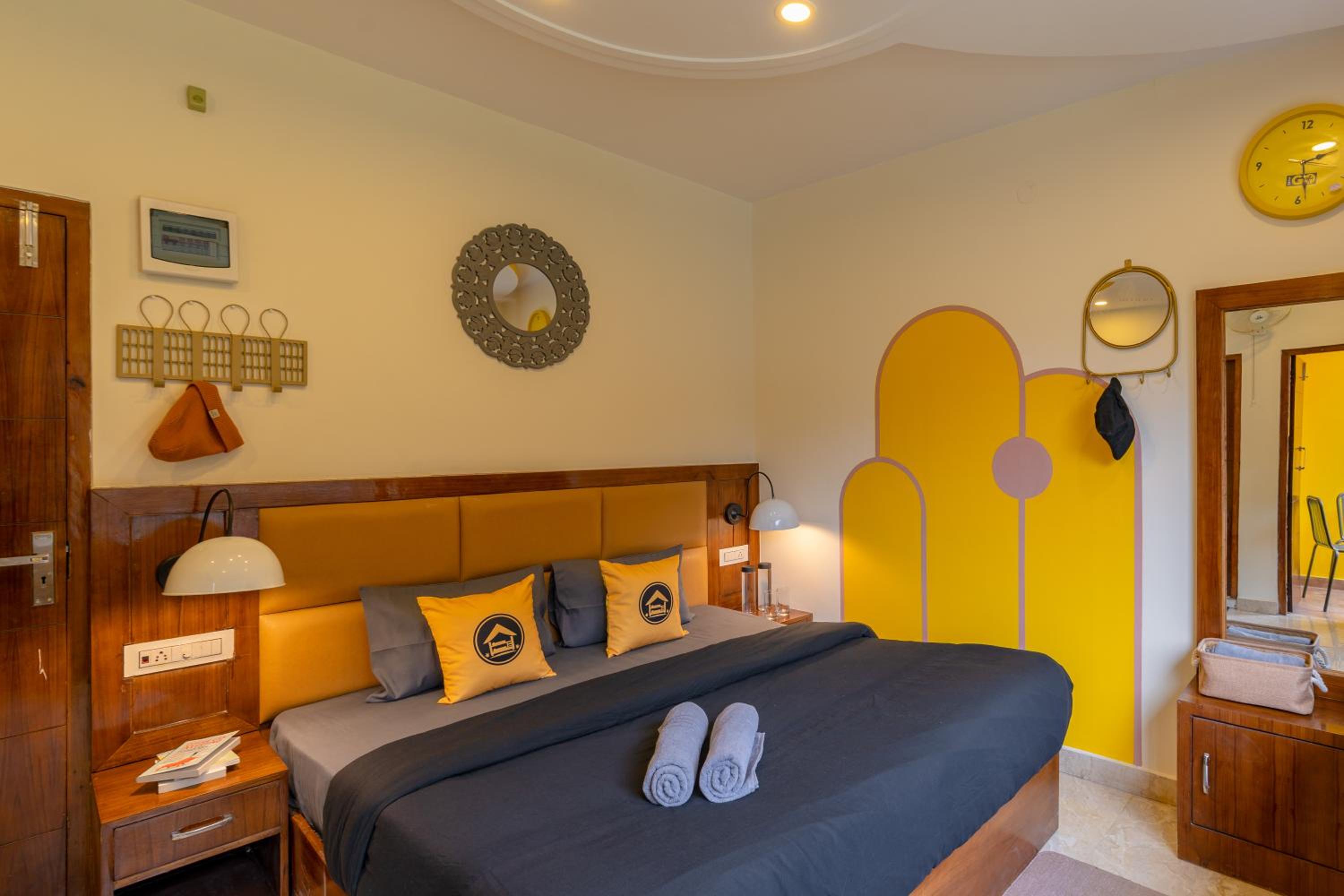 Standard Double Room x B Block - Photo 7