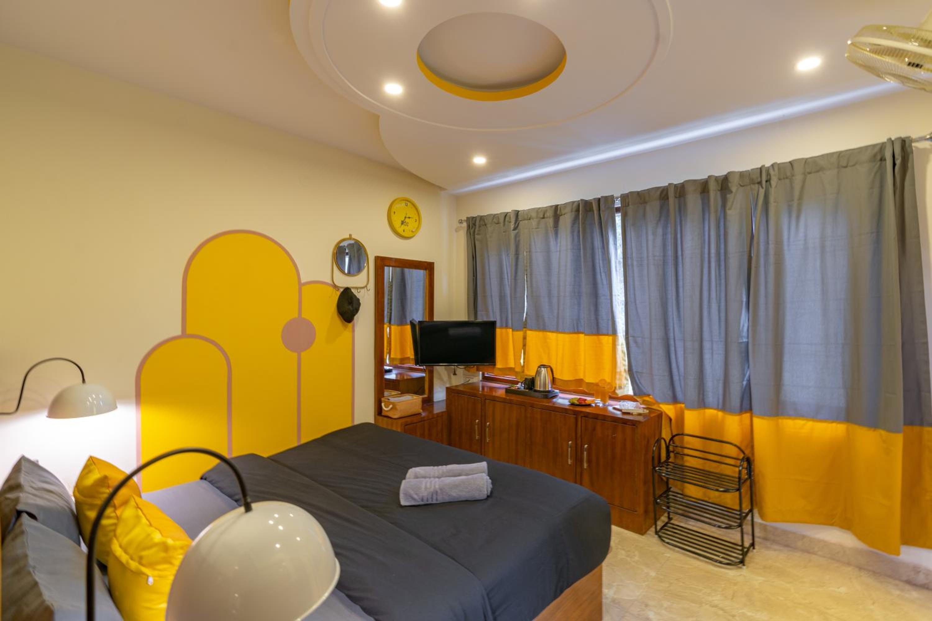 Standard Double Room x B Block - Photo 4