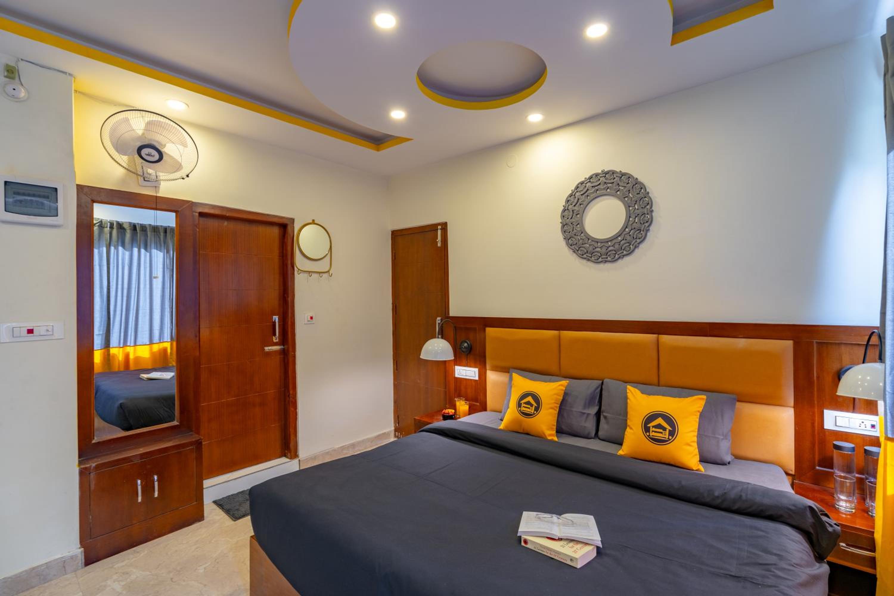 Standard Double Room x B Block - Photo 3