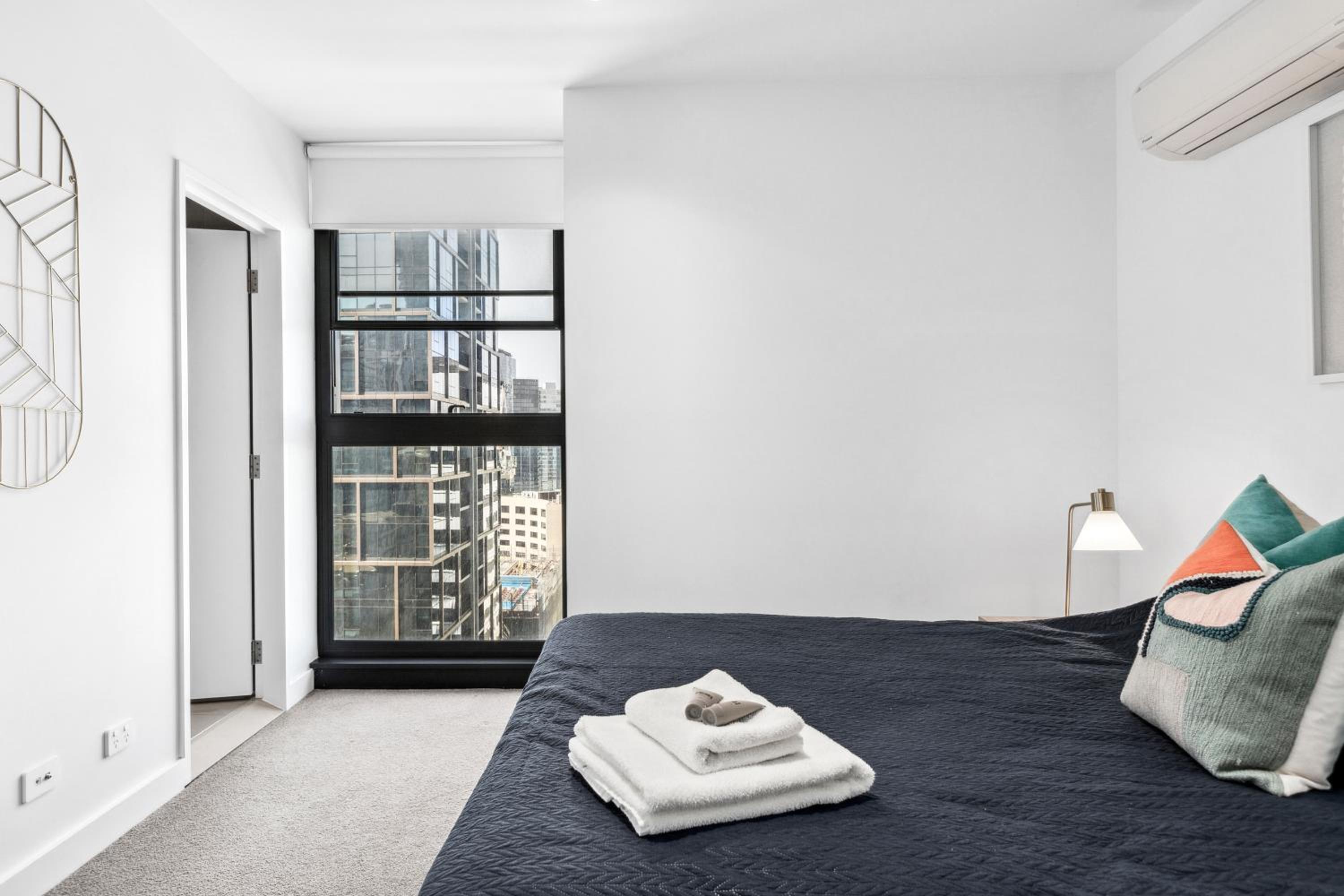 Two Bedroom Two Bathroom City View Apartment photo 1