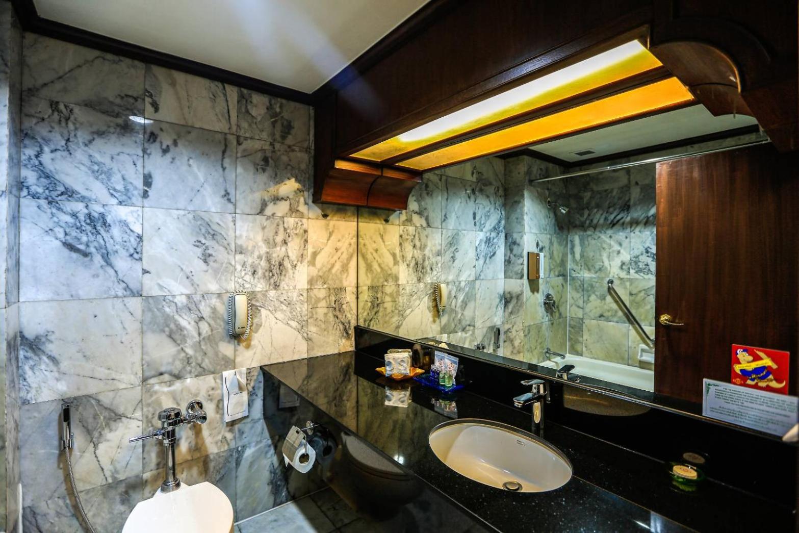 Deluxe Double Or Twin Room - Half Board photo 2