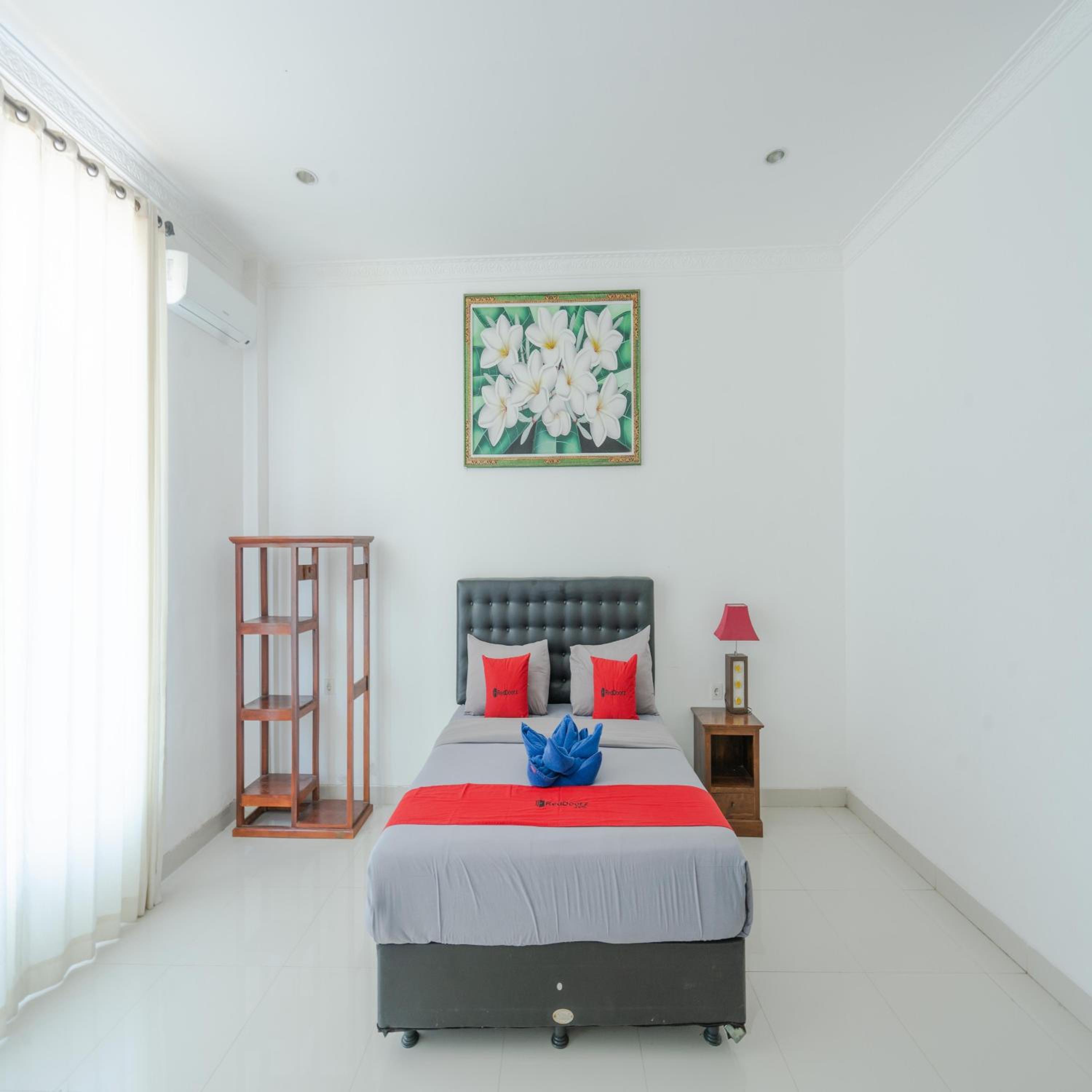 Deluxe Room - Photo 10