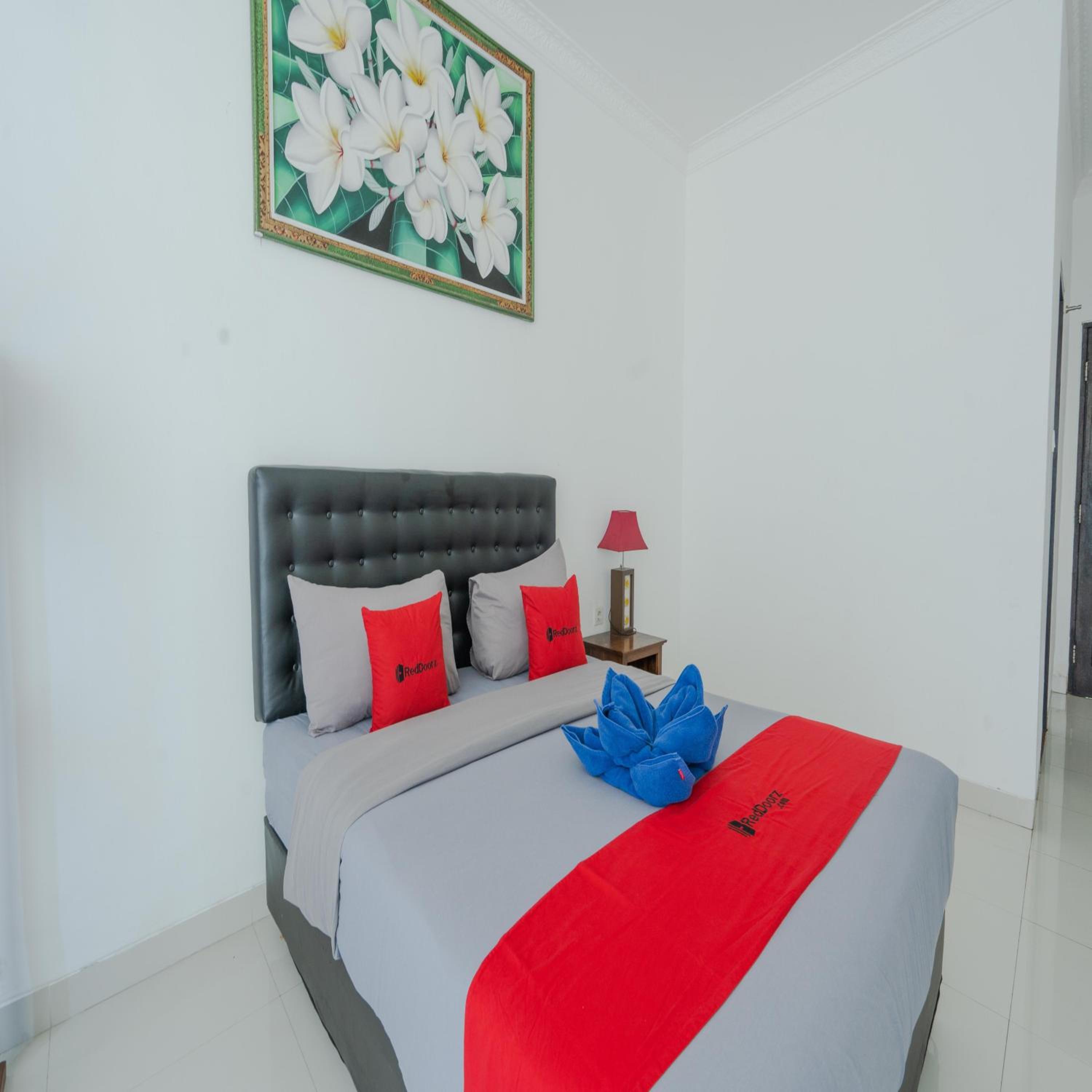 Deluxe Room - Photo 12