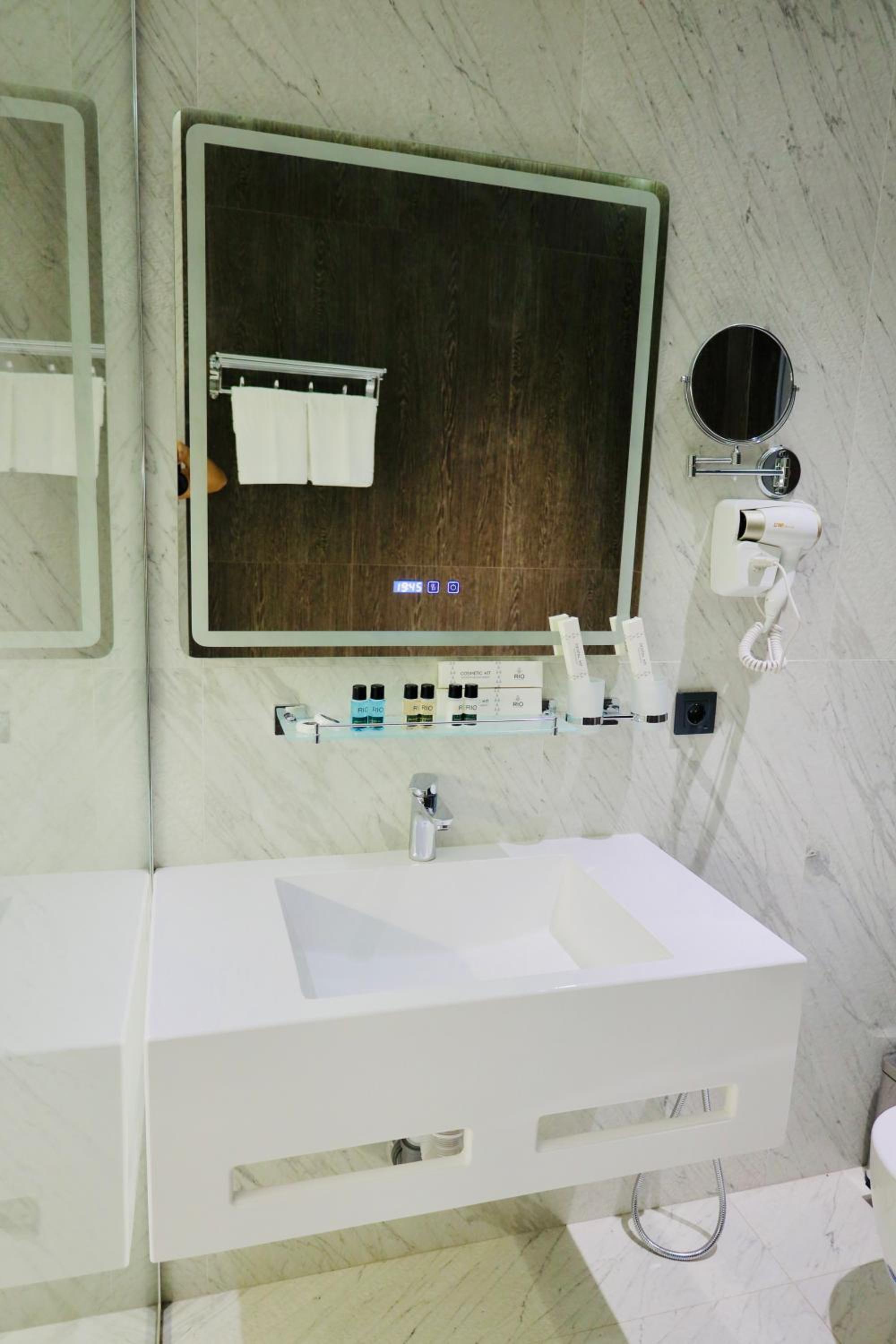 Deluxe Double or Twin Room photo 2