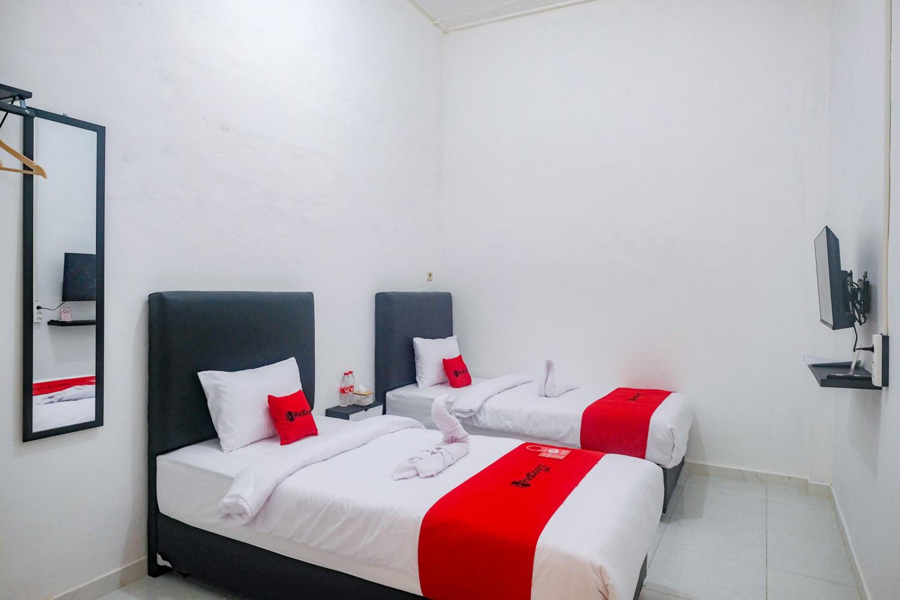 Standard Twin Room - Photo 2