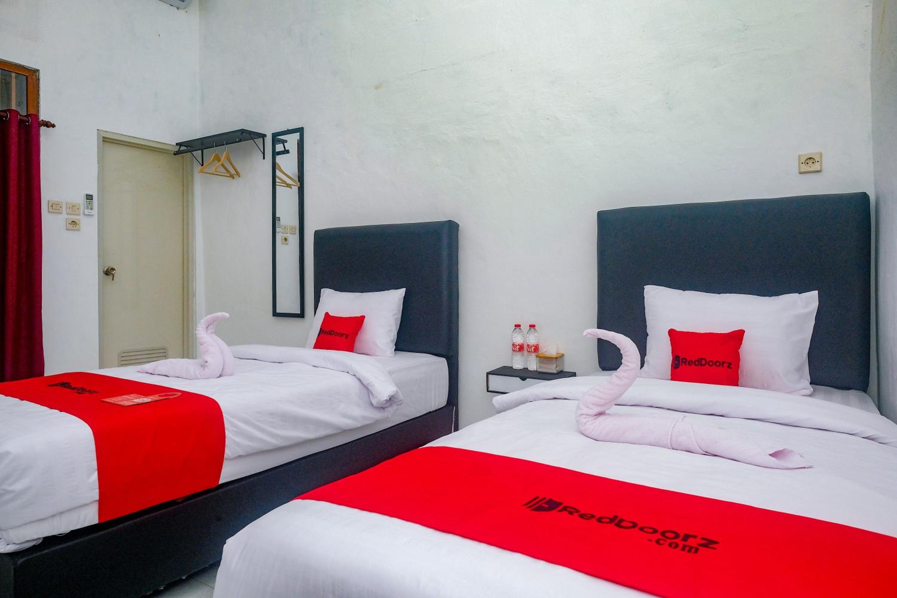 Standard Twin Room - Photo 8
