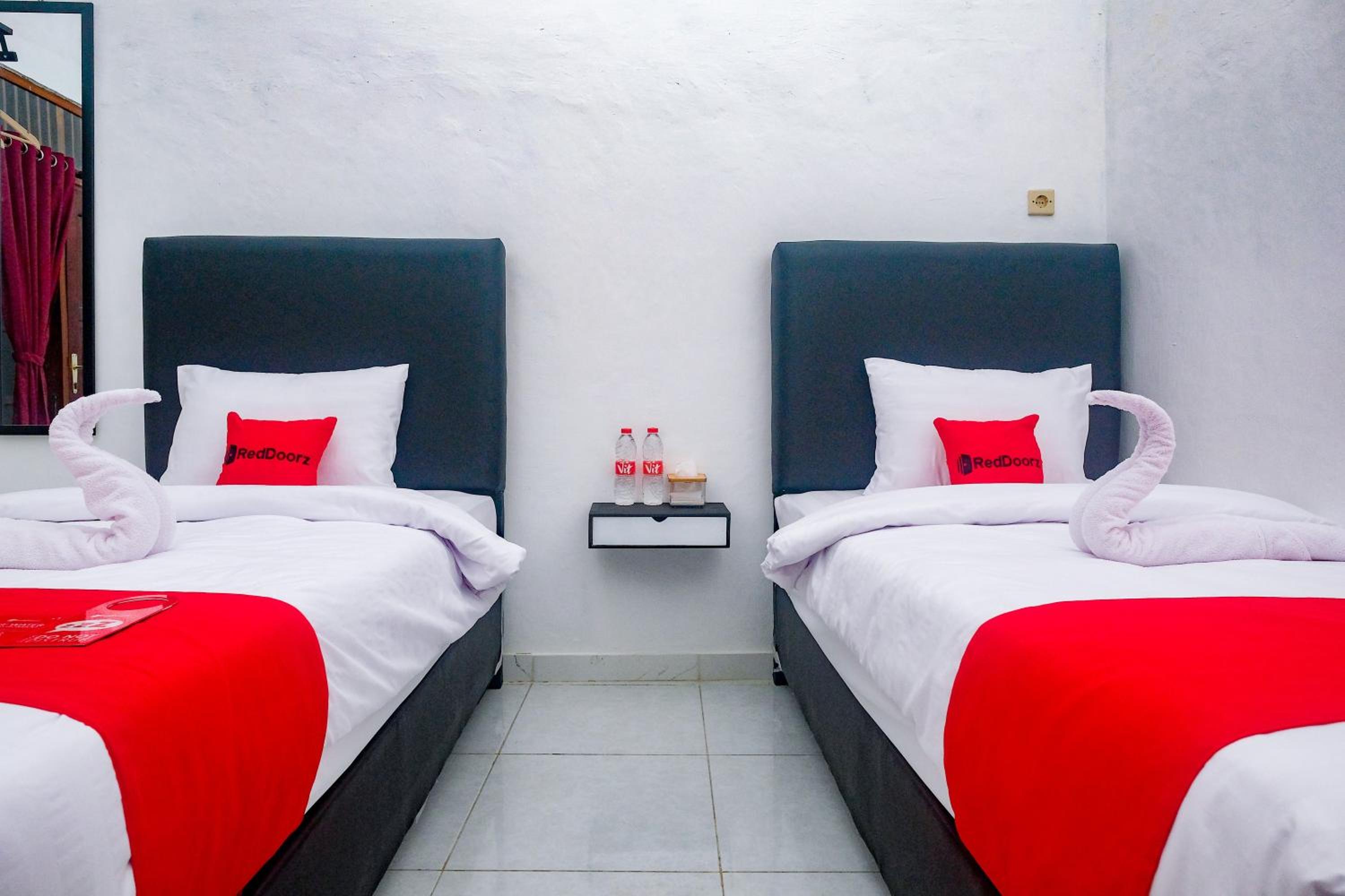 Standard Twin Room - Photo 1