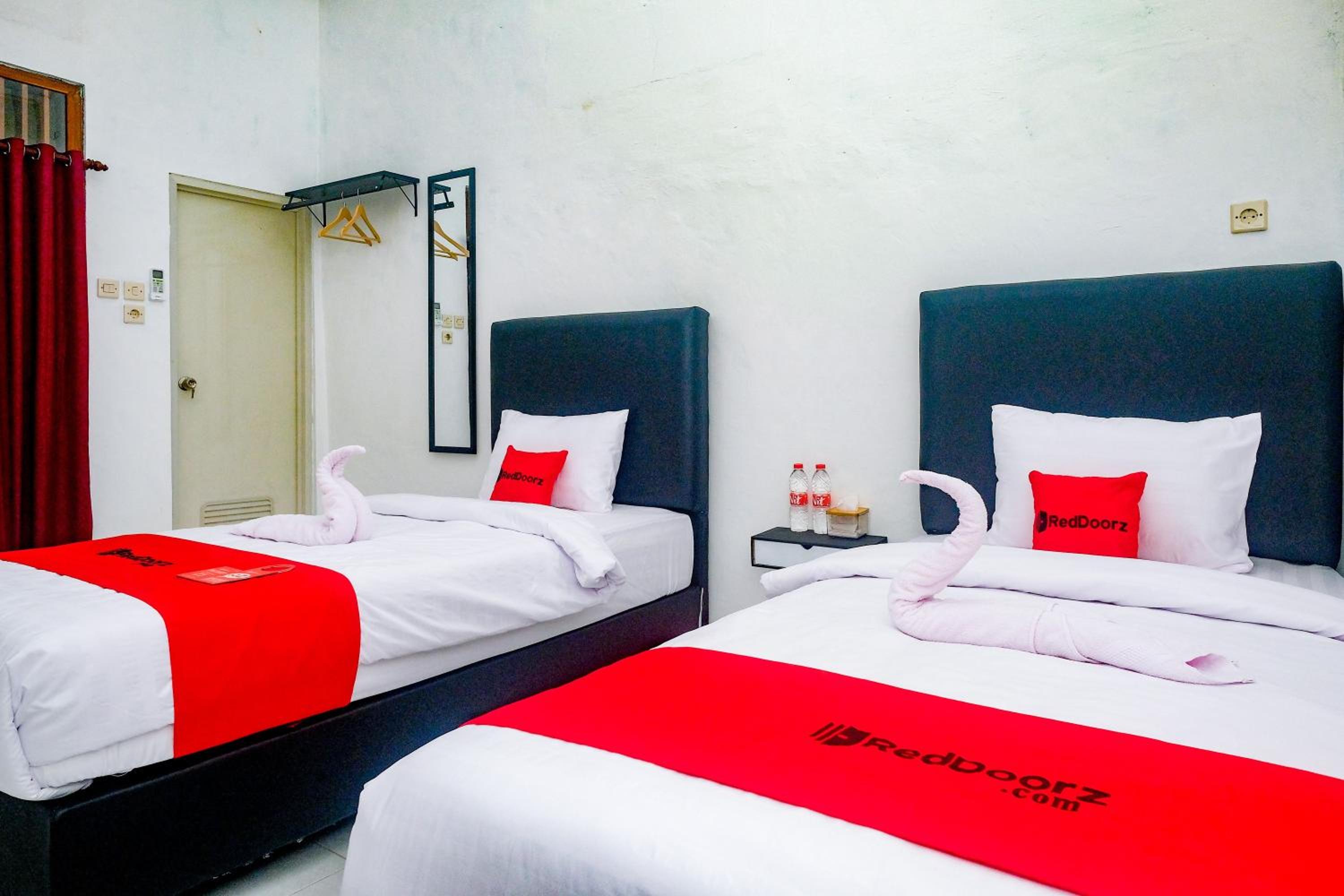Standard Twin Room - Photo 10