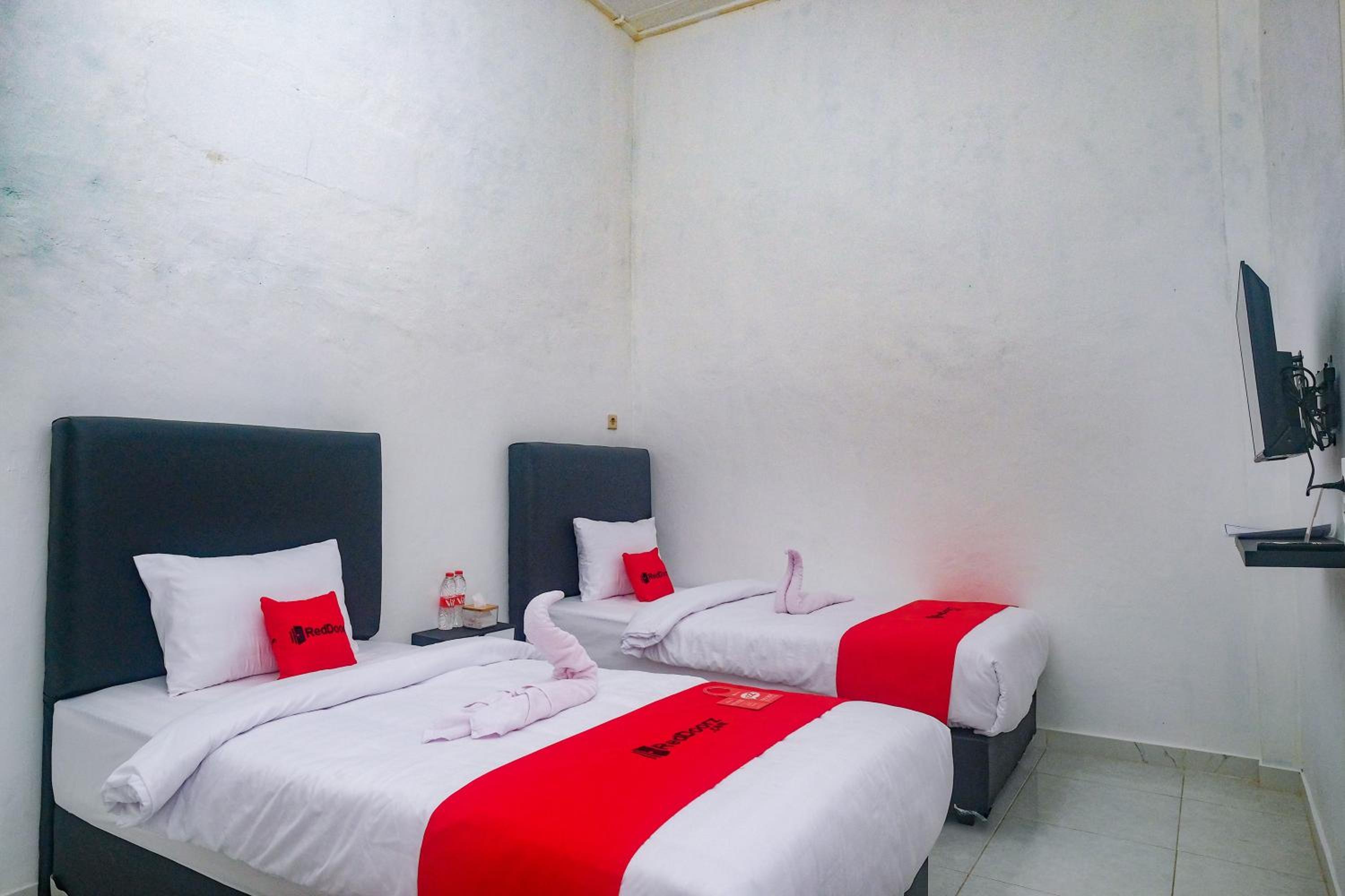 Standard Twin Room - Photo 5