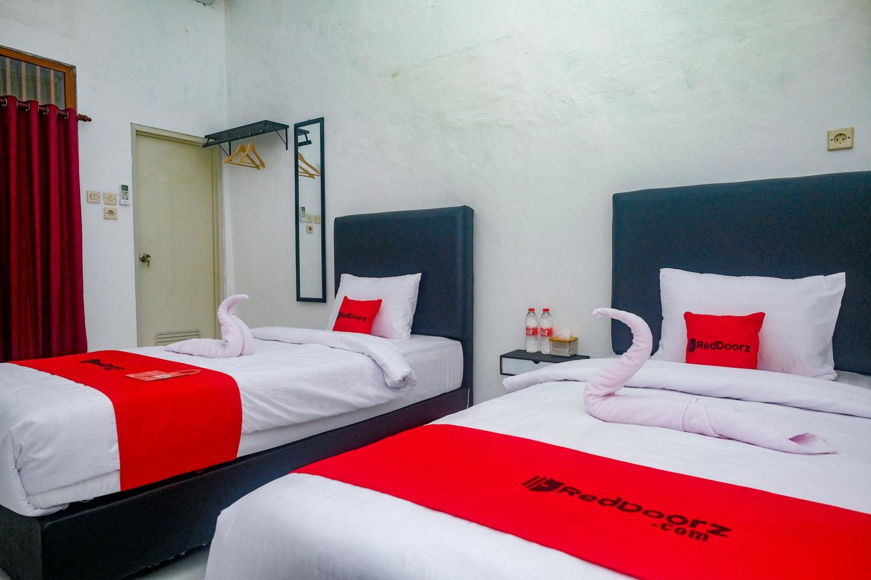 Standard Twin Room - Photo 4