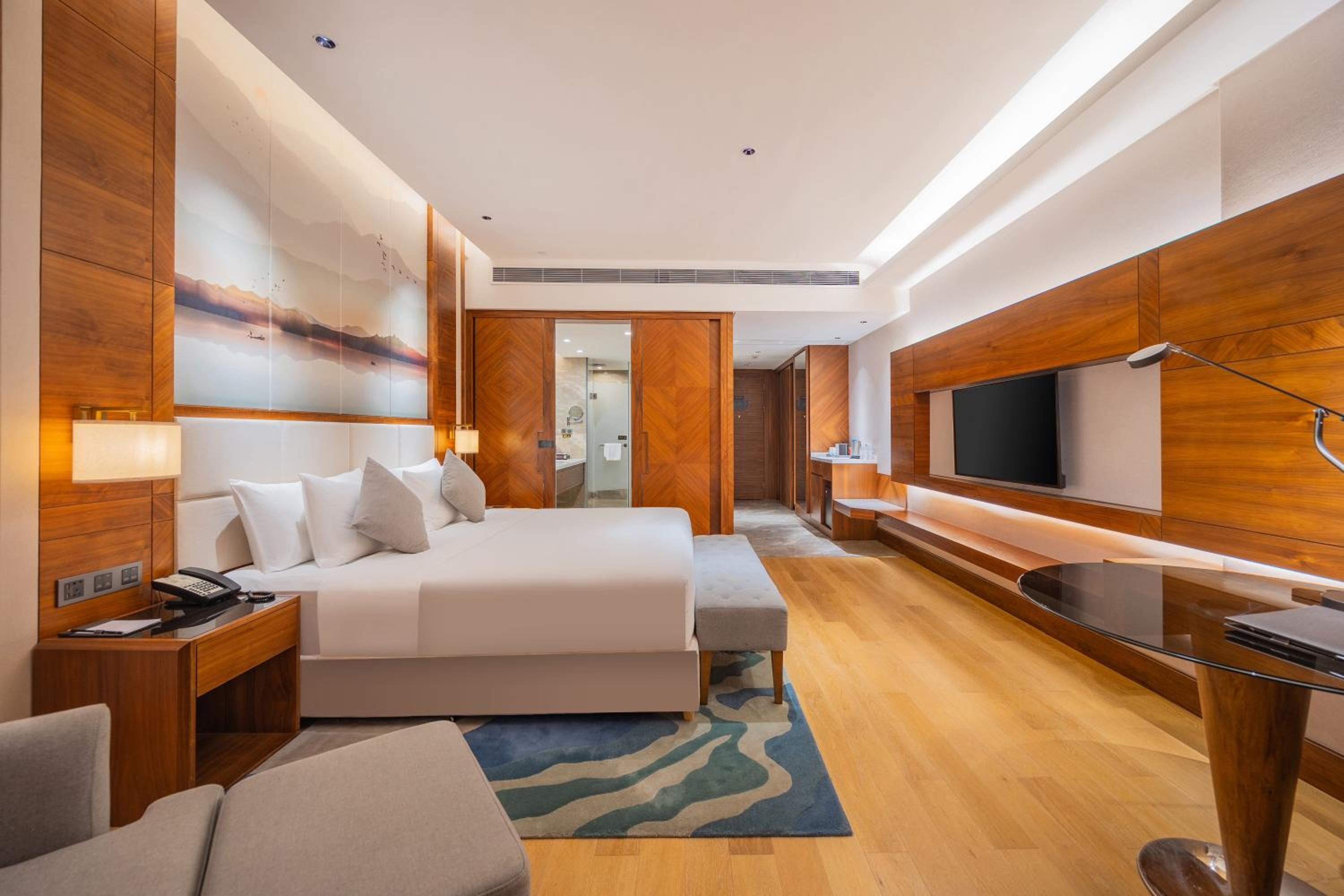 Deluxe King Room photo 2