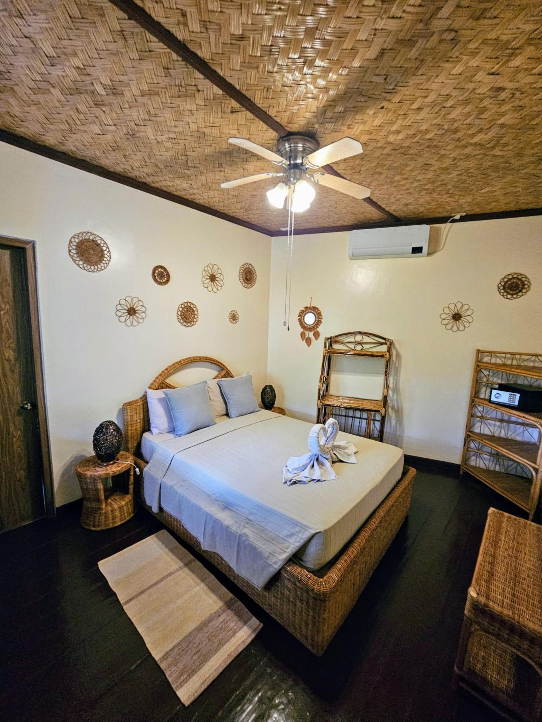Deluxe Double Room with Balcony - Photo 1