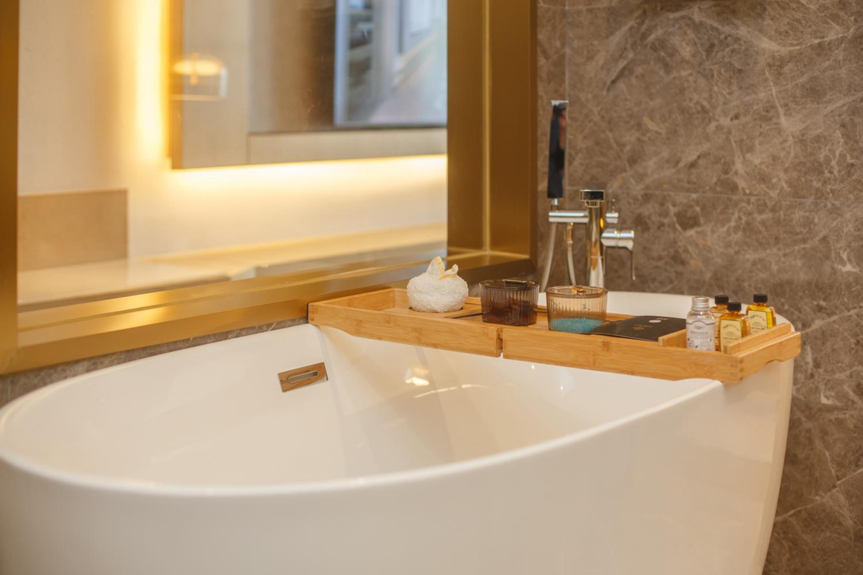 Premium King Room photo 3