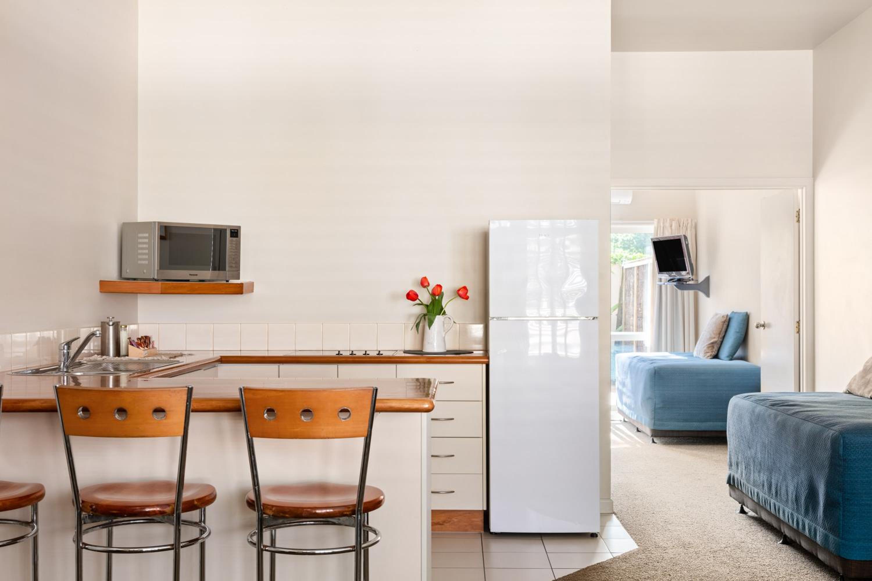 One-Bedroom Suite - Photo 6