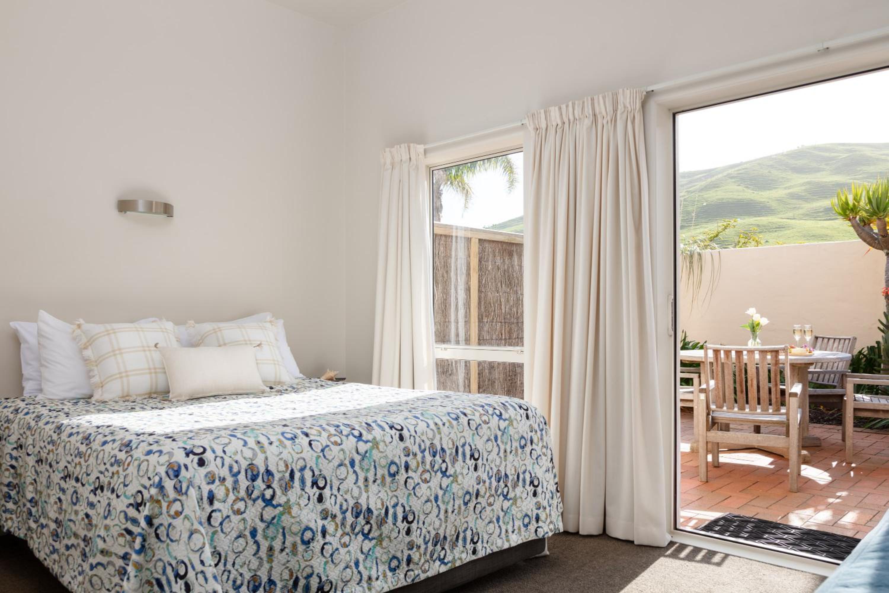 One-Bedroom Suite - Photo 8