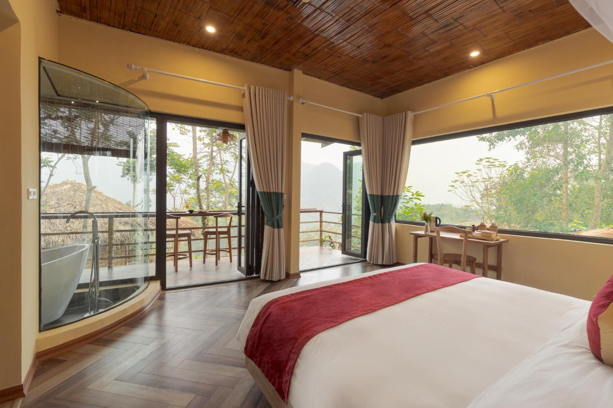 King Room with Pool View photo 1