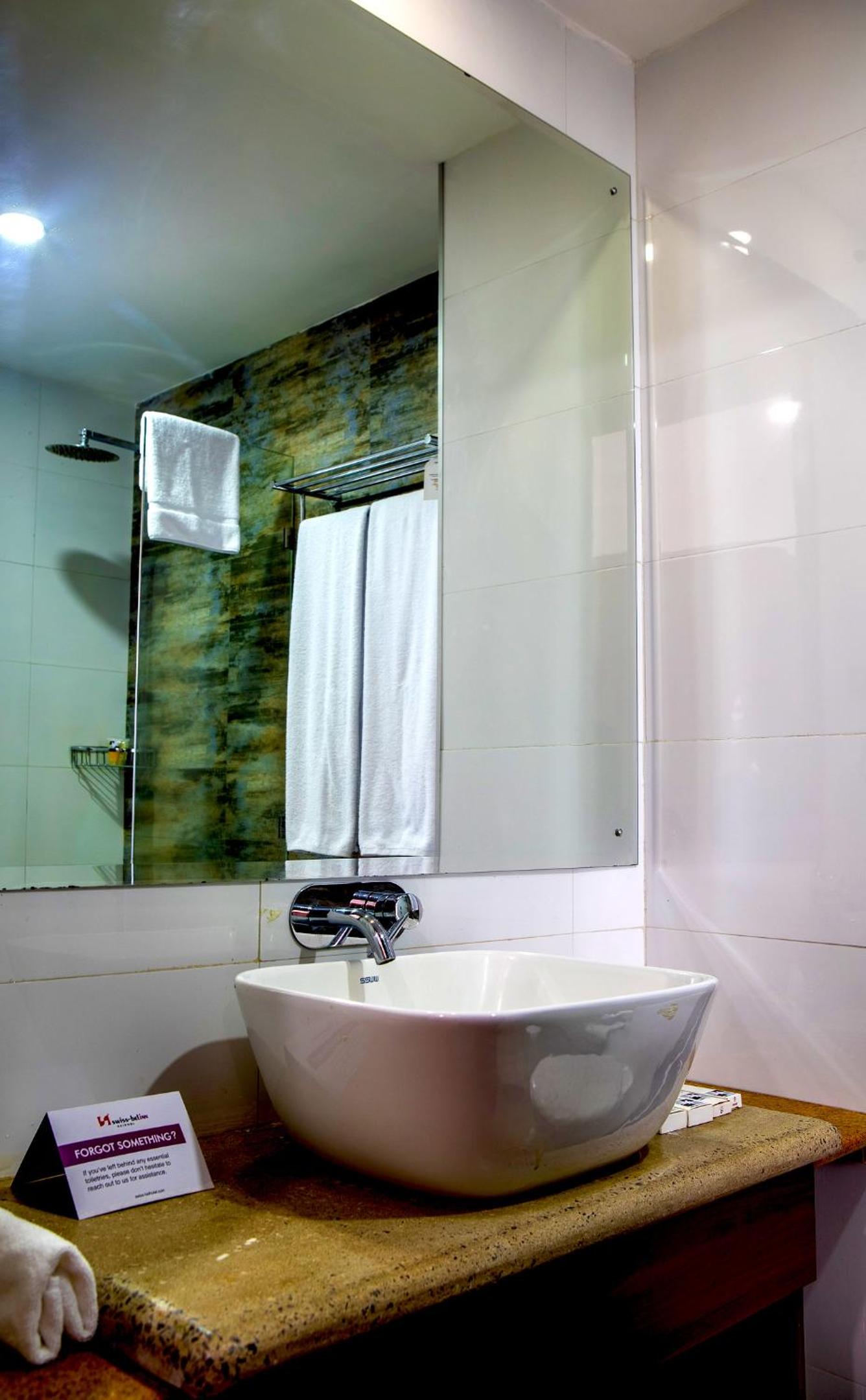 Executive Suite - Photo 9