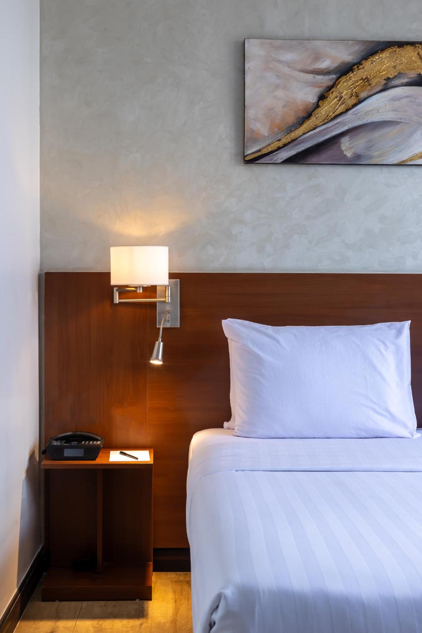 Deluxe Double Room - Photo 11