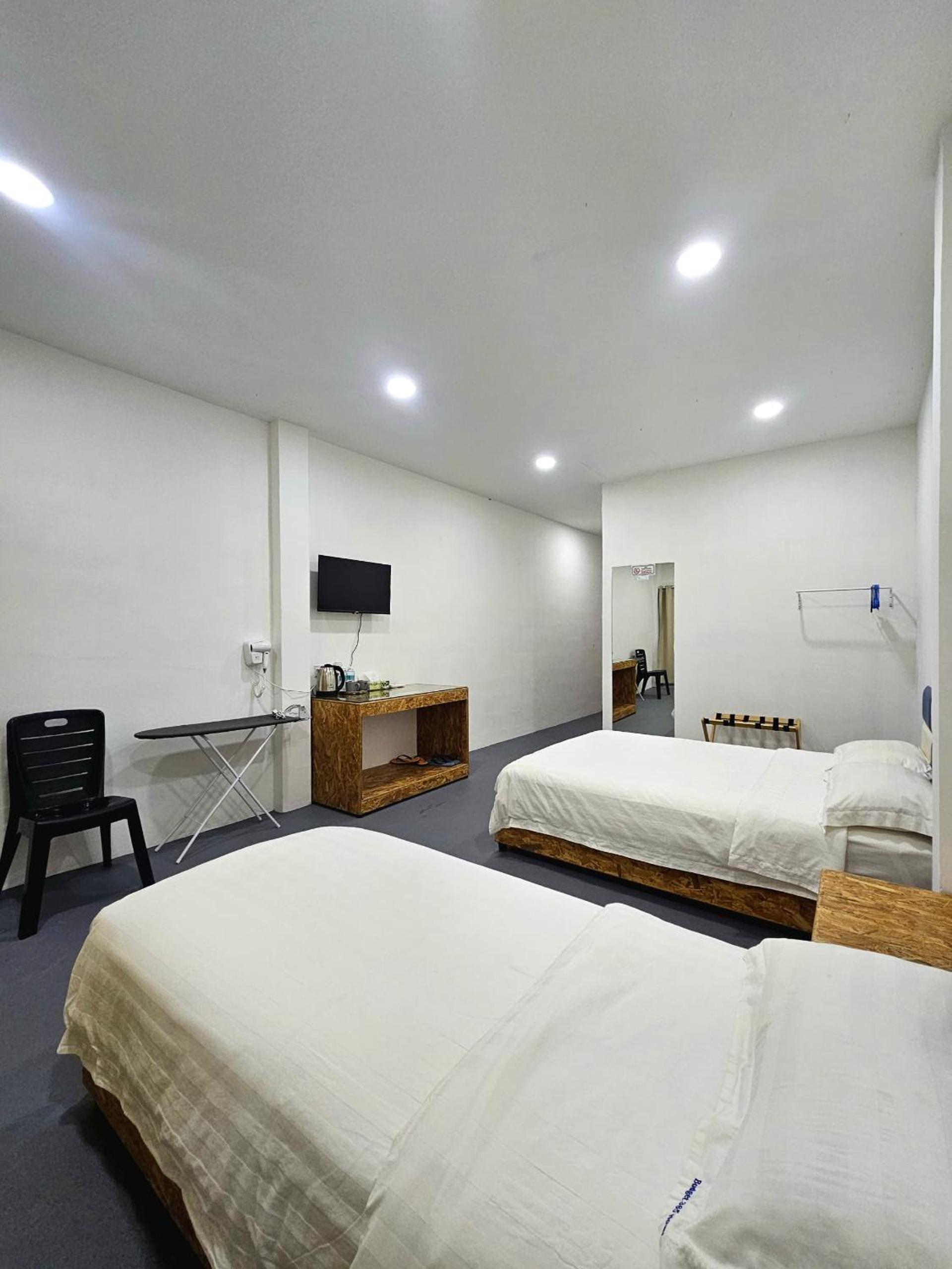 Deluxe Double Room (2 Adults + 1 Child) photo 2